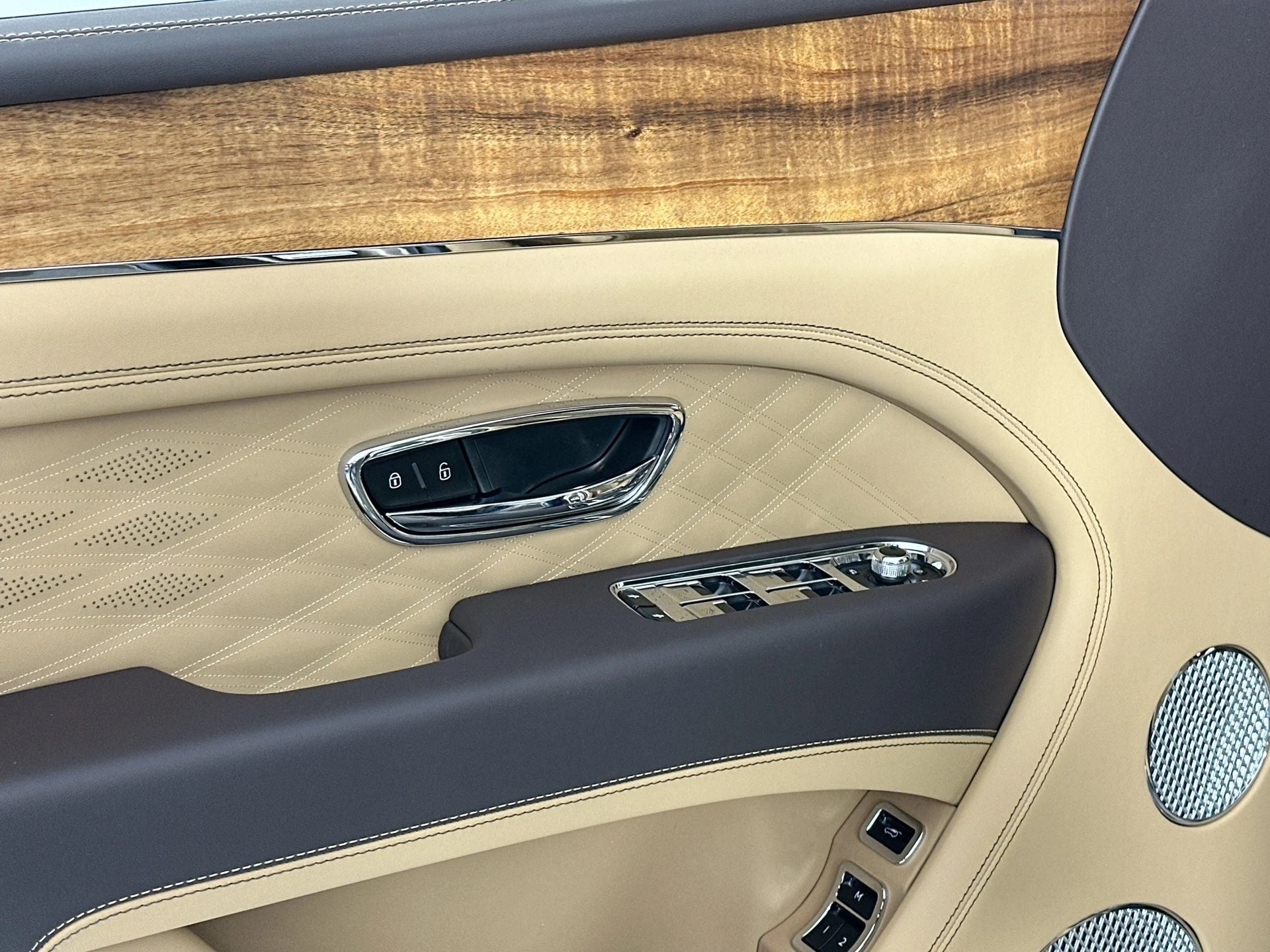 mph014_916775474_15_0508140b81