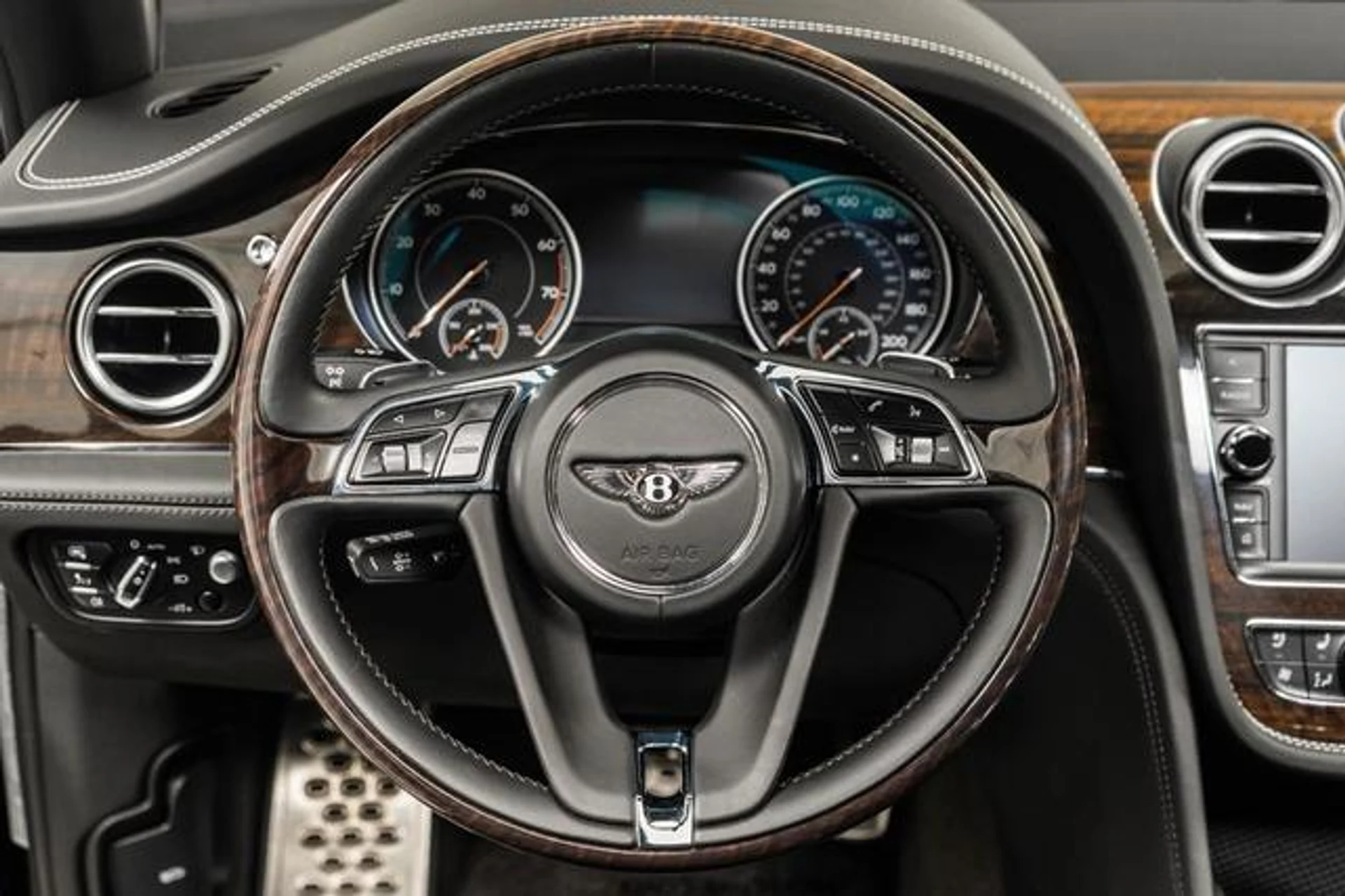 mph014_925006243_z5_L_El5_J7svb_RXU_Vd_Sqhy7d_Uryw_a374043949