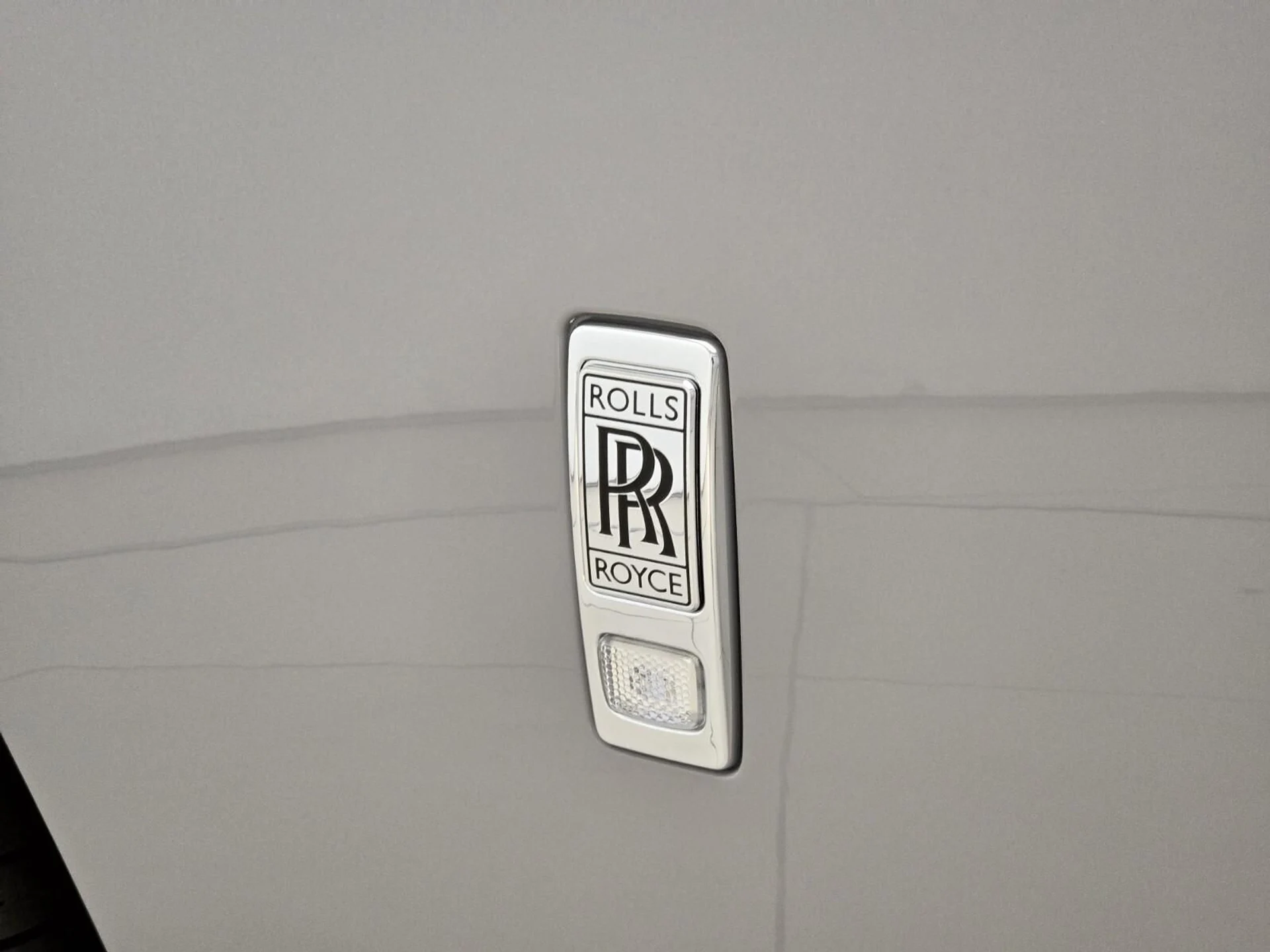 mph014_937015823_New_2025_Rolls_Royce_Spectre_1753162496_dbfff17b47
