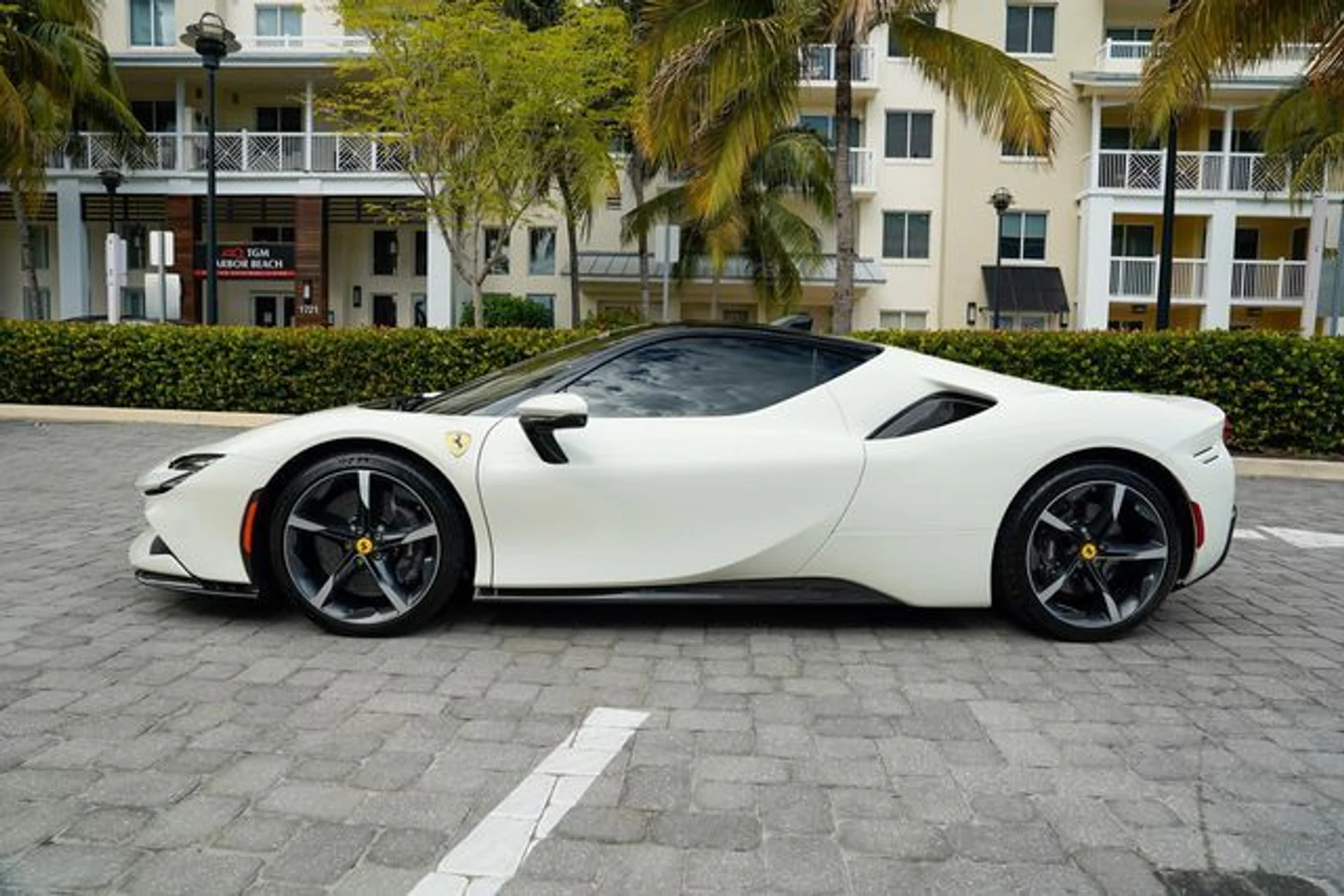 mph014_94021718_22977808_15_b9daaf8f5f