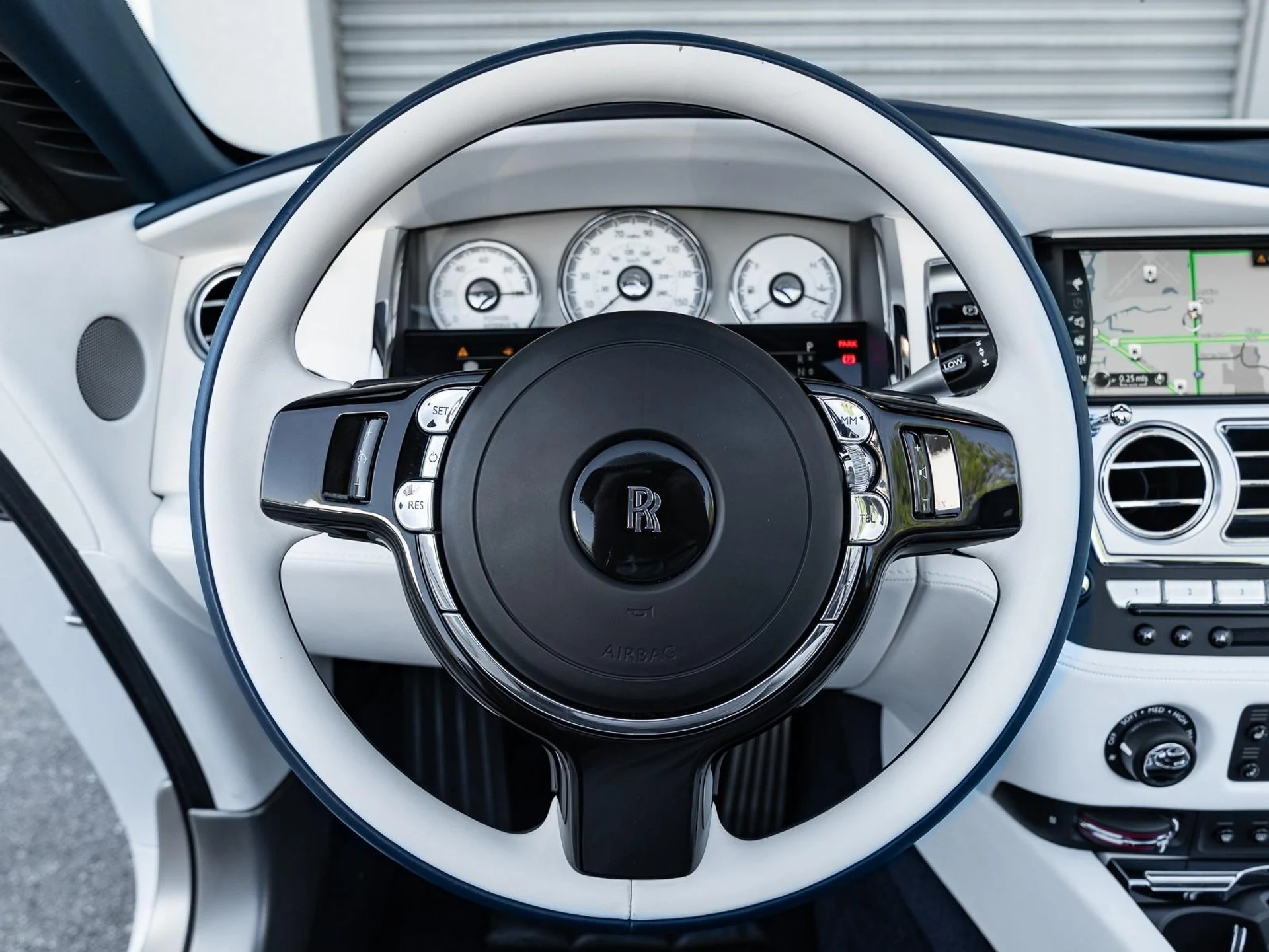 mph014_941963340_Used_2019_Rolls_Royce_Dawn_1761832854_120beebffe