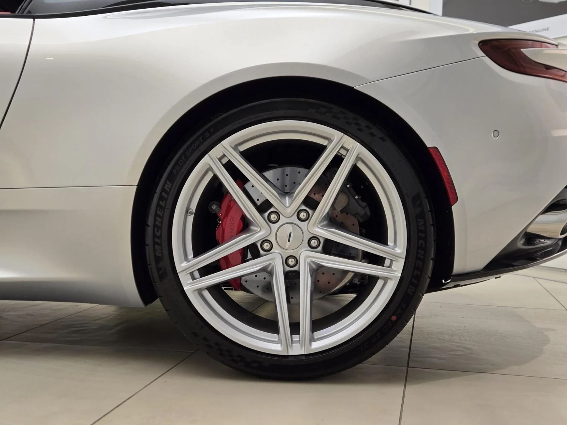mph014_943746333_New_2025_Aston_Martin_DB_12_1753161478_8ef67f3ddf