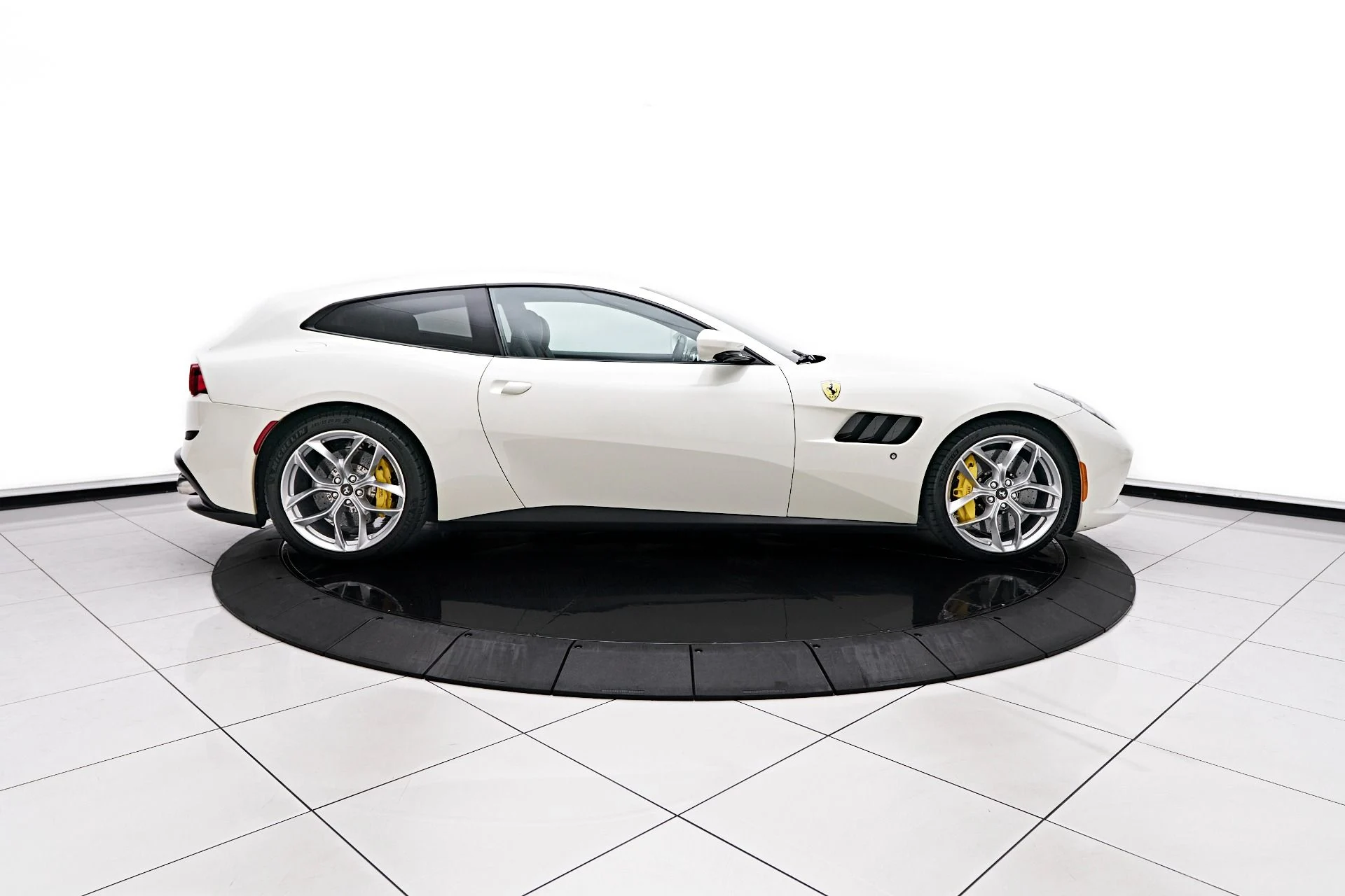 mph014_958492137_Used_2019_Ferrari_GTC_4_Lusso_T_1758850843_cfc471fbb1