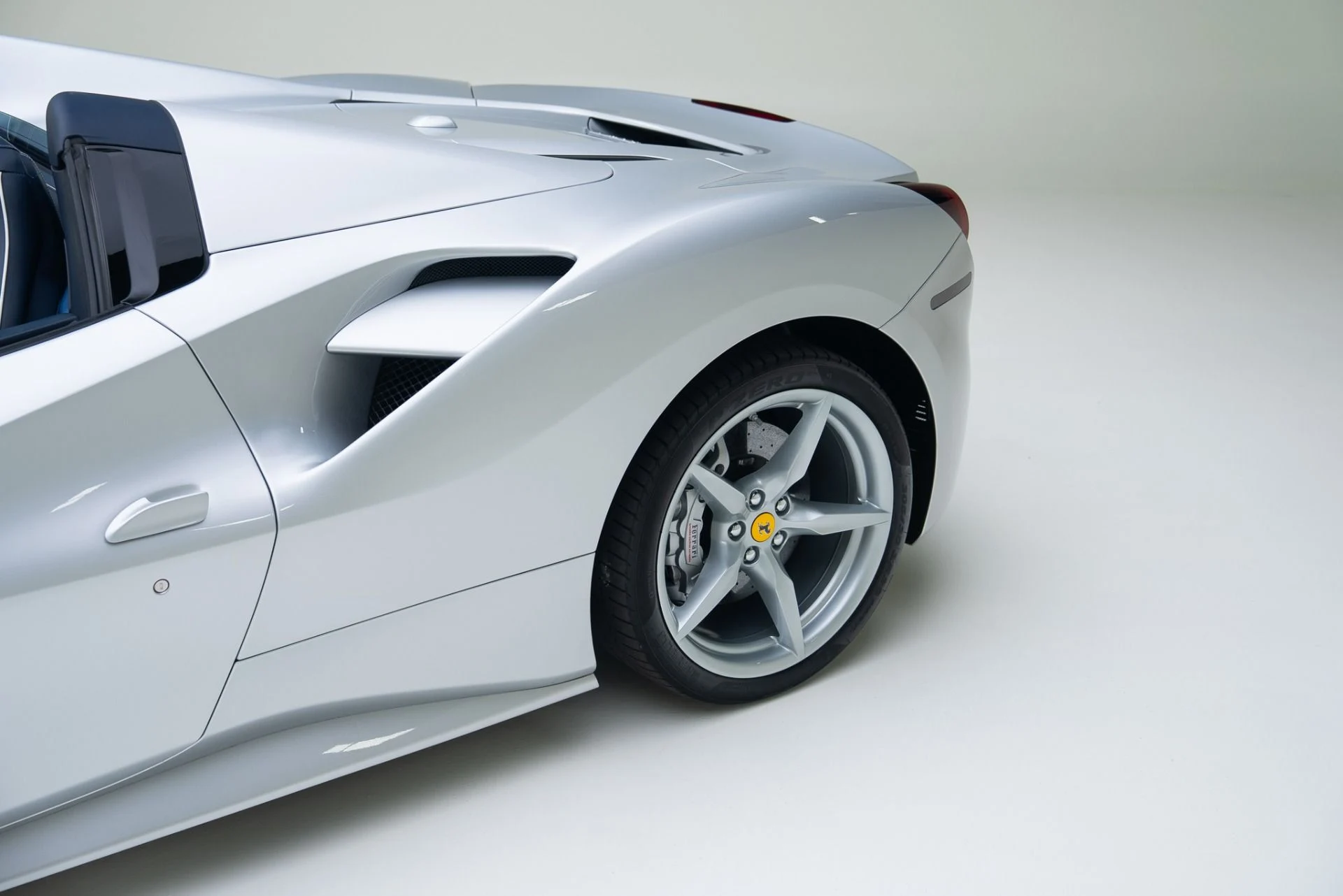 mph014_960334531_Used_2017_Ferrari_488_Spider_1762375405_a7823facb9