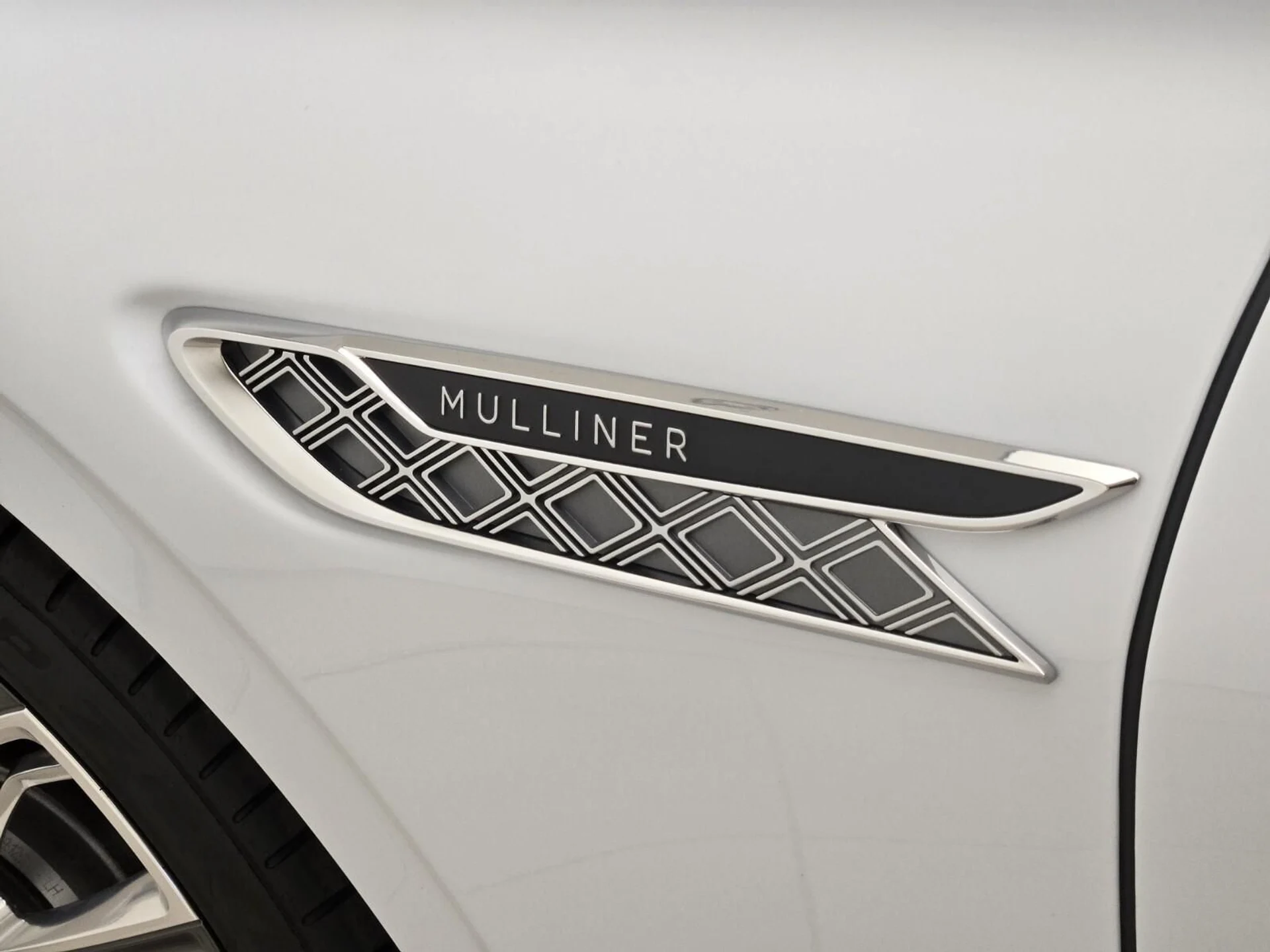 mph014_961154843_Used_2025_Bentley_Flying_Spur_Speed_1760420777_b8496b46ee