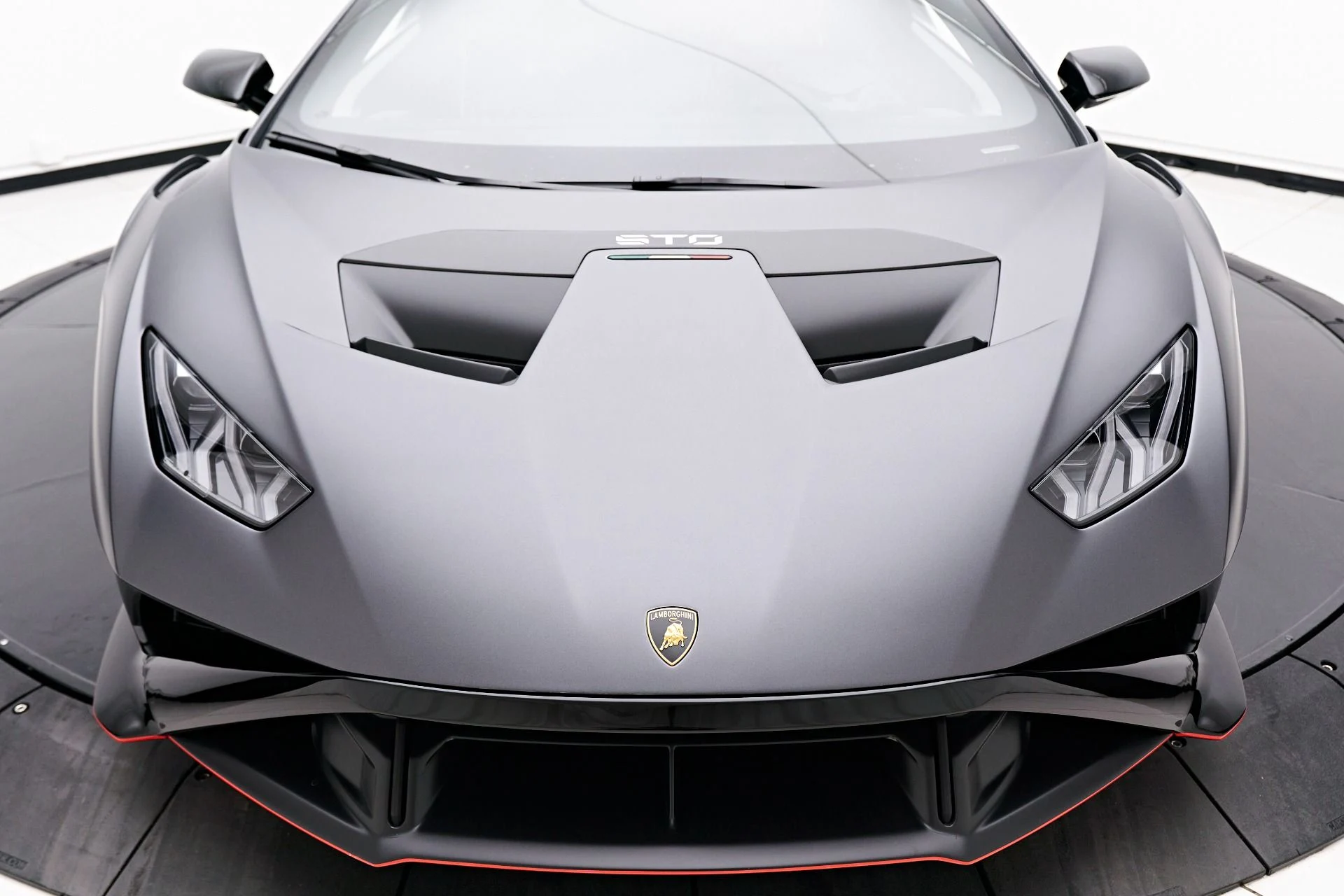 mph014_971410603_Used_2023_Lamborghini_Huracan_STO_Base_1696892071_d97c19399c