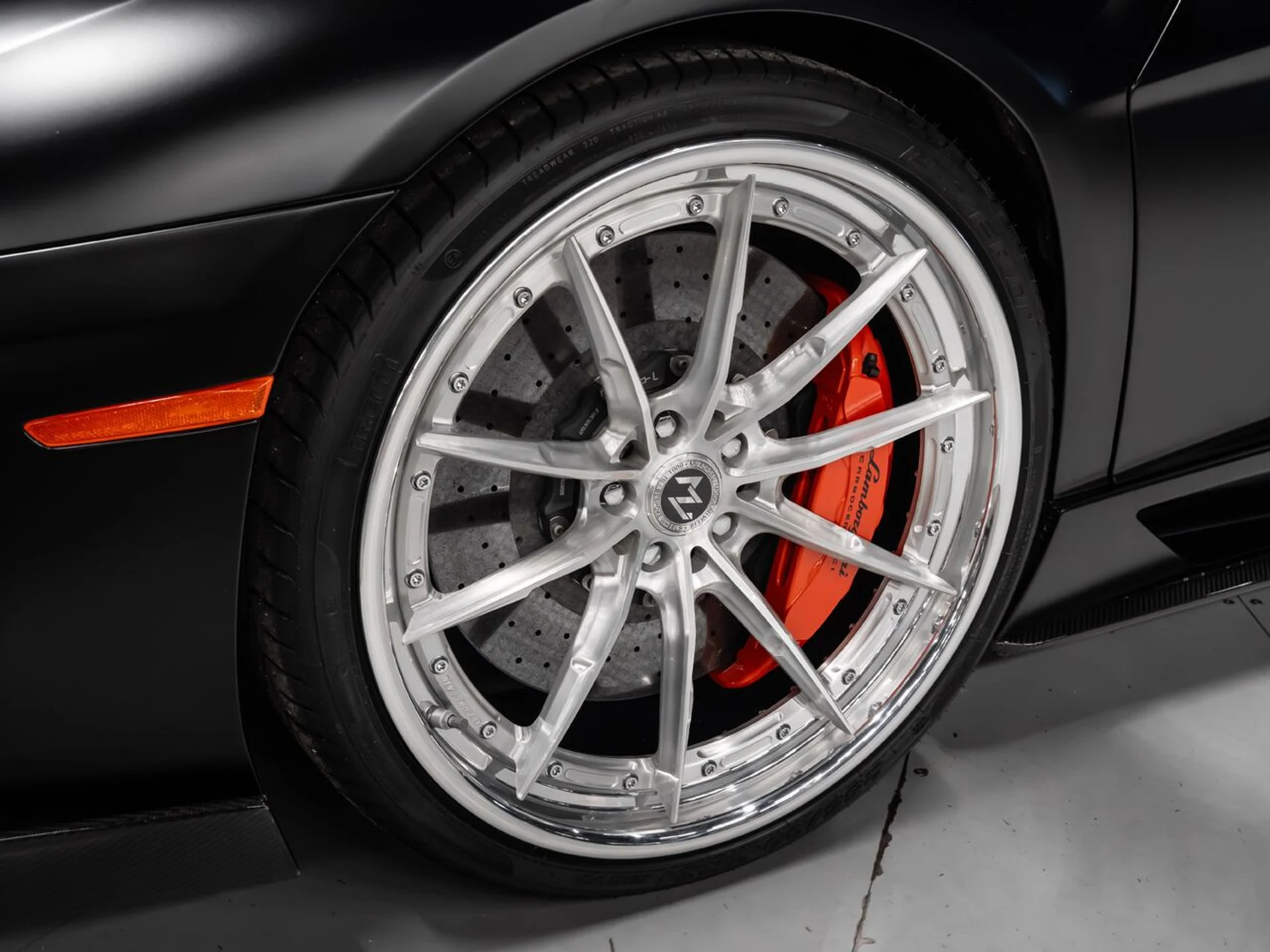 mph014_984708461_lamborghini_aventador_2015_d0ac8688a9