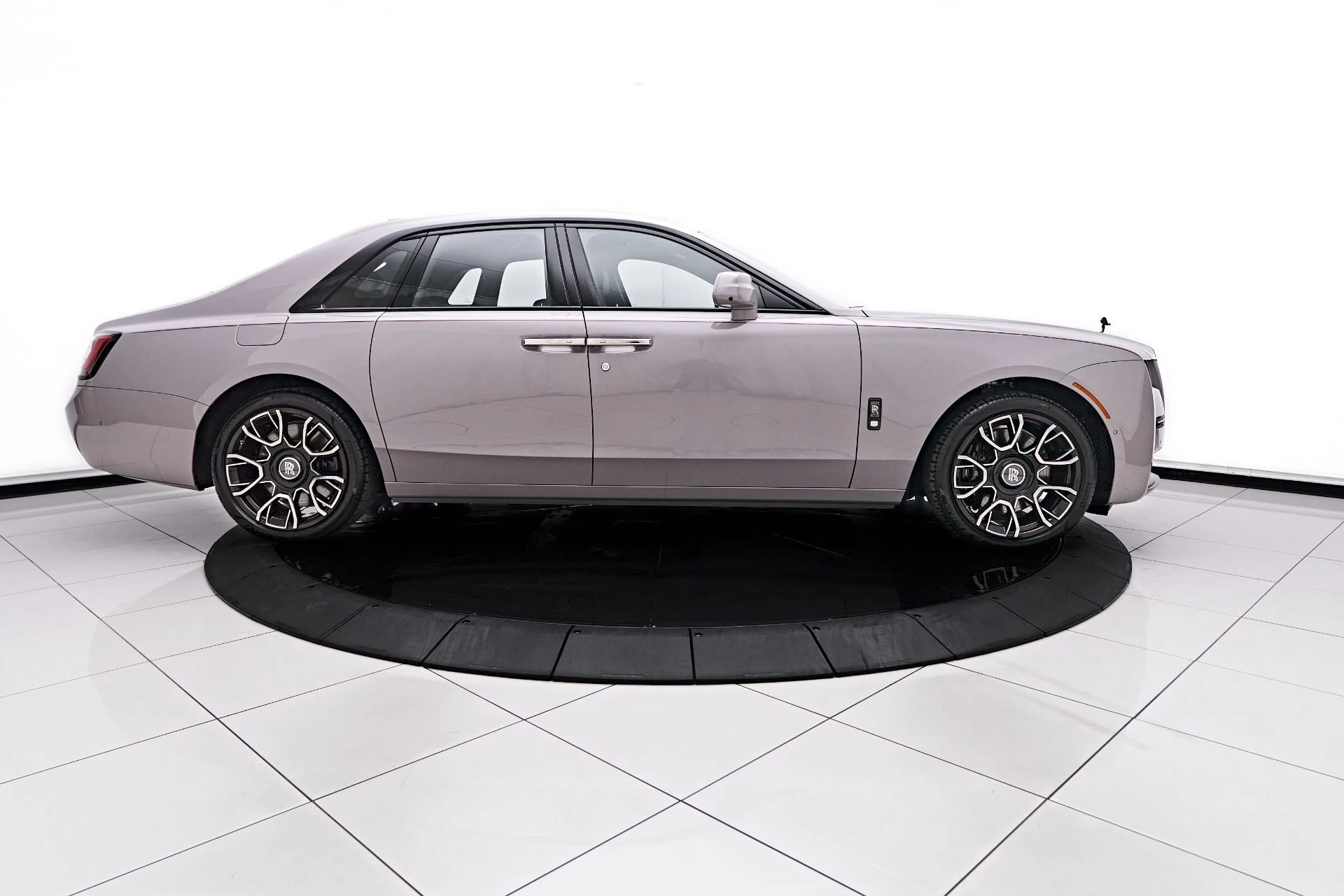 mph014_985421364_Used_2024_Rolls_Royce_Ghost_Base_1750545530_00e57ad23c