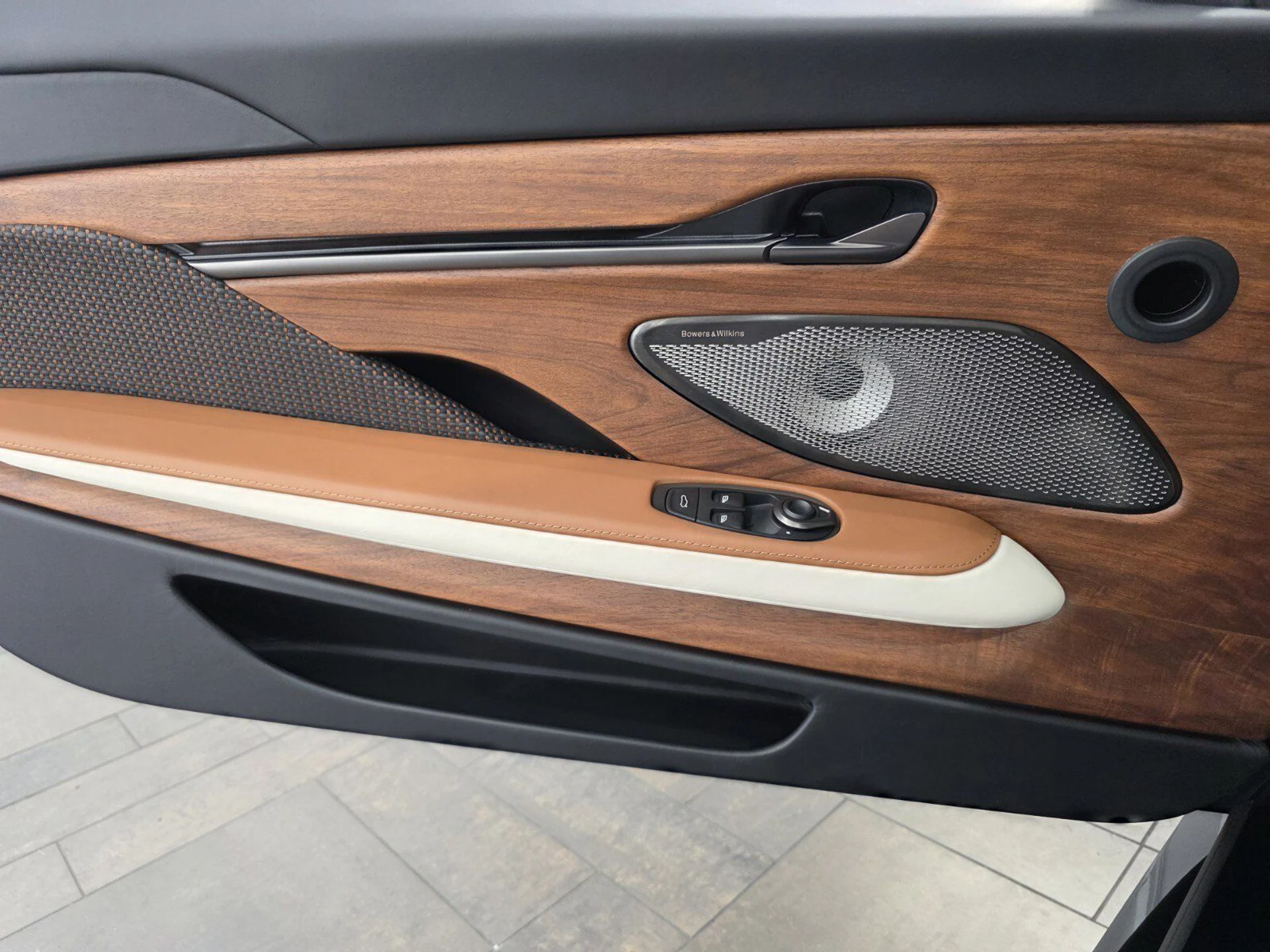 mph014_987033978_b74fb43a3f12720c8e955fc118f33ae5_e44329bb9f