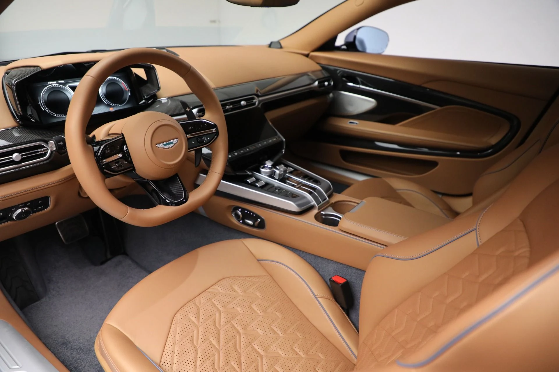mph014_993403853_New_2025_Aston_Martin_Vanquish_1738262610_8261003e1e
