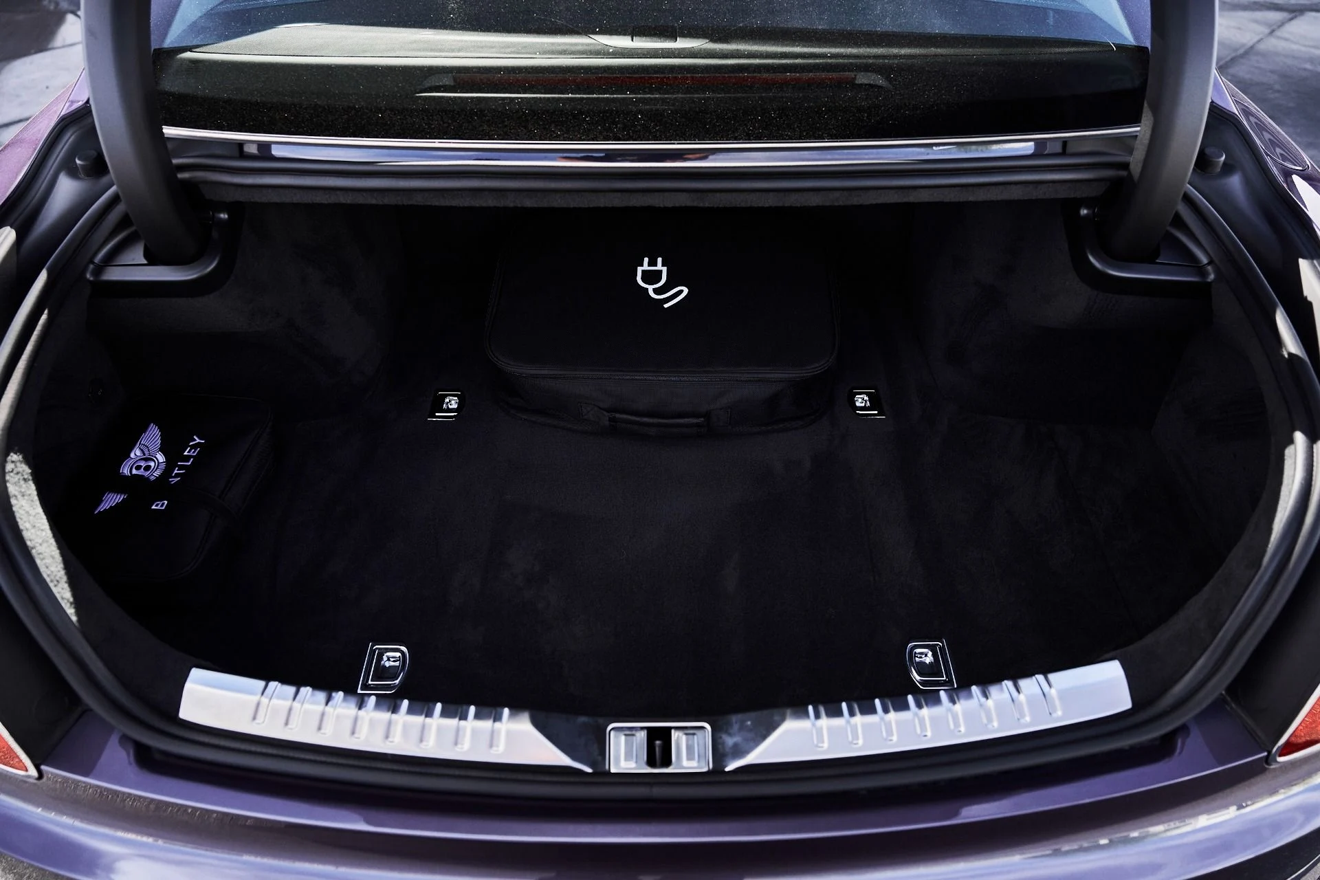 mph014_9937164_Used_2026_Bentley_Flying_Spur_V8_1775613258_a85da71a95