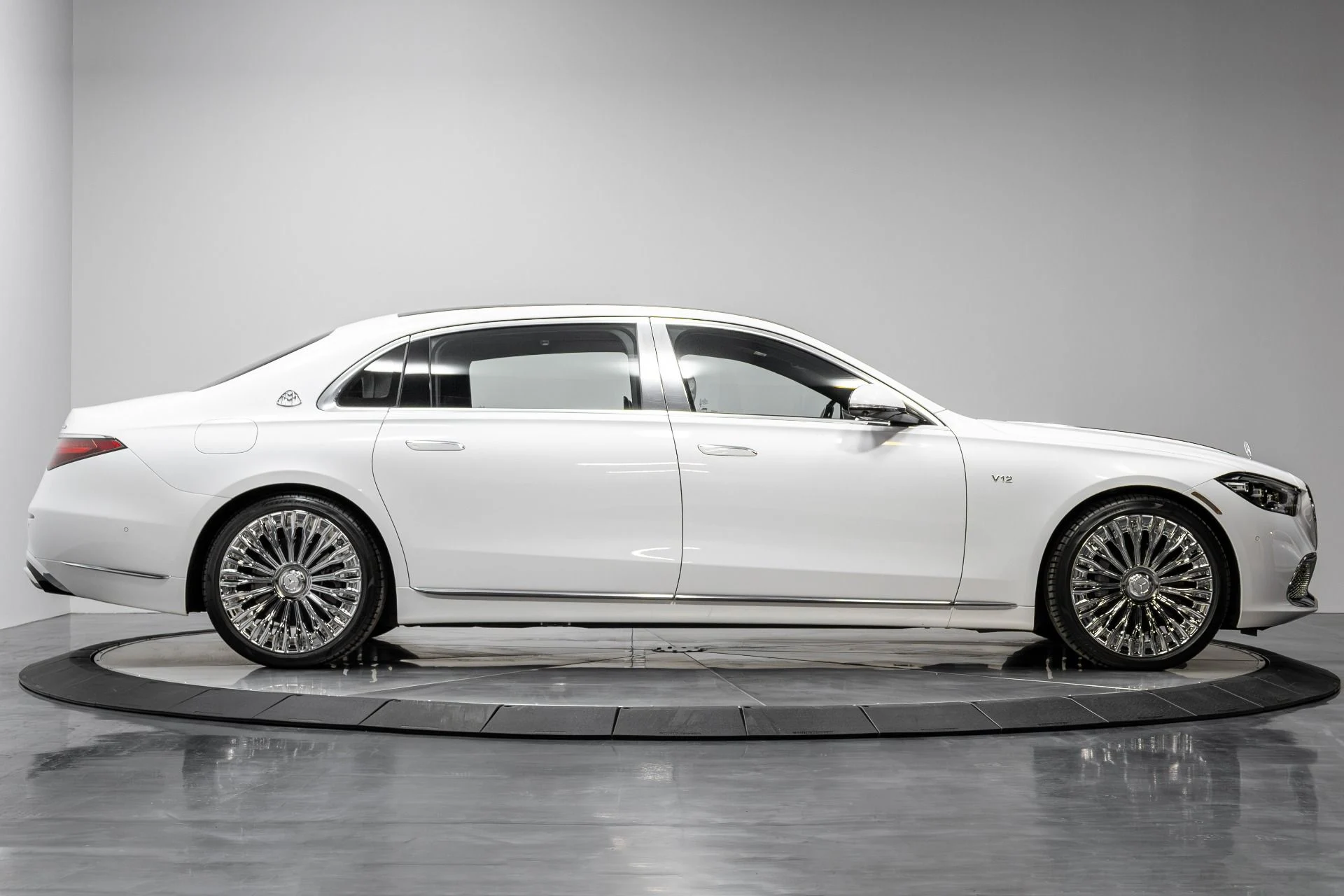 mph015_1011512466_Used_2024_Mercedes_Benz_S_Class_Maybach_S_680_4_MATIC_1766186559_d312d7c255