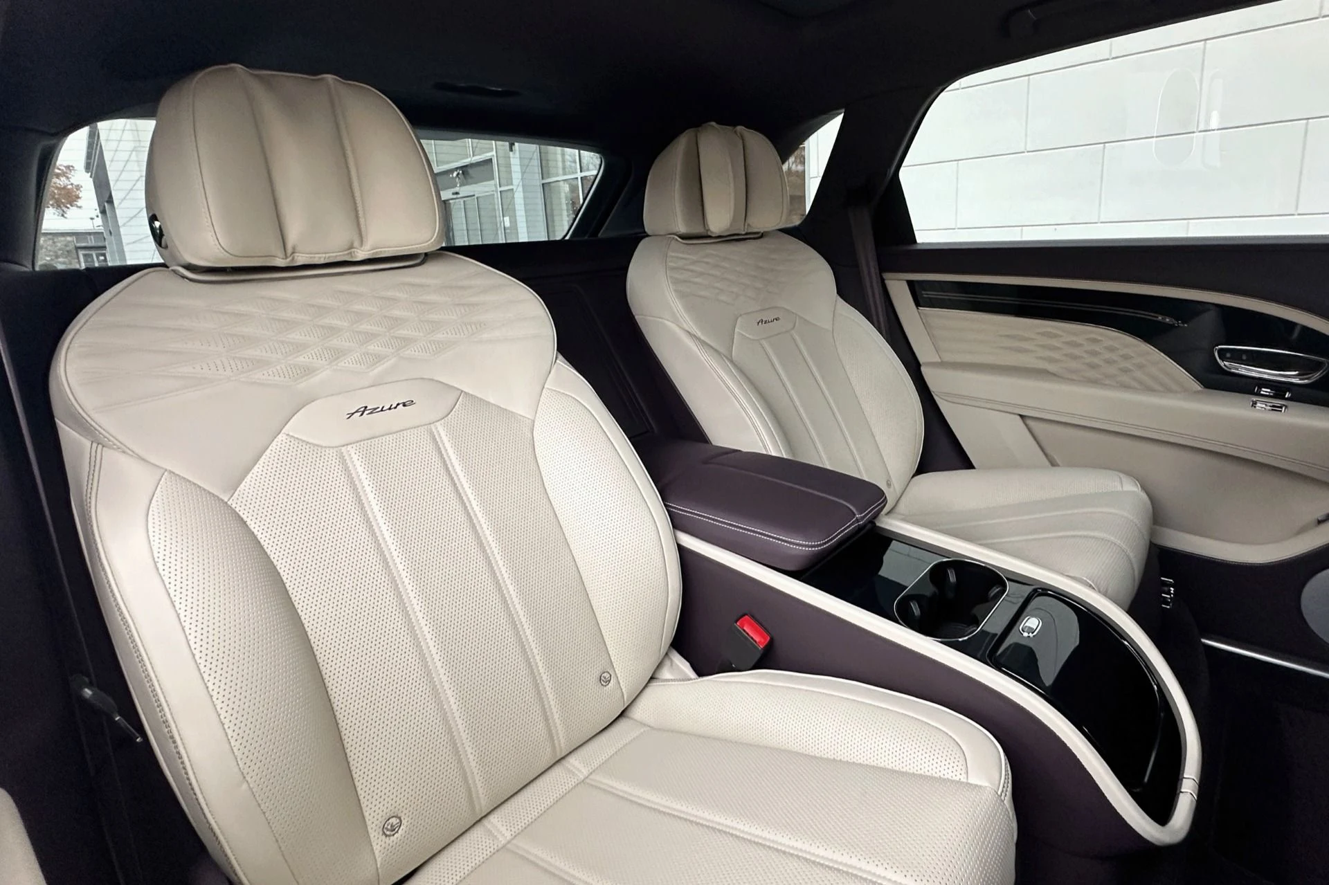 mph015_1012214291_Used_2024_Bentley_Bentayga_EWB_Azure_V8_1763042894_ffba65728f