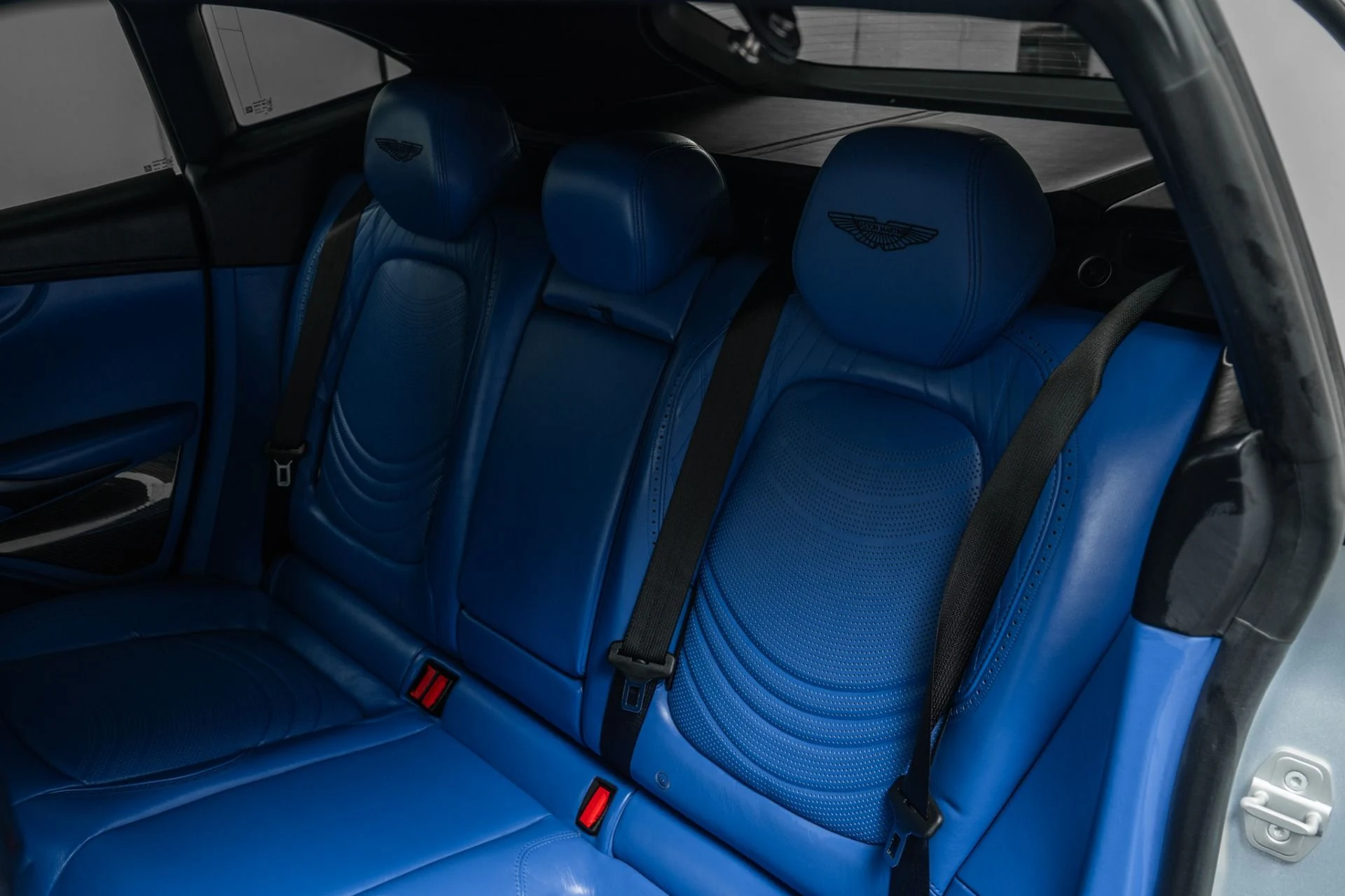 mph015_1015881165_Used_2023_Aston_Martin_DBX_707_1782508866_daea798c2a