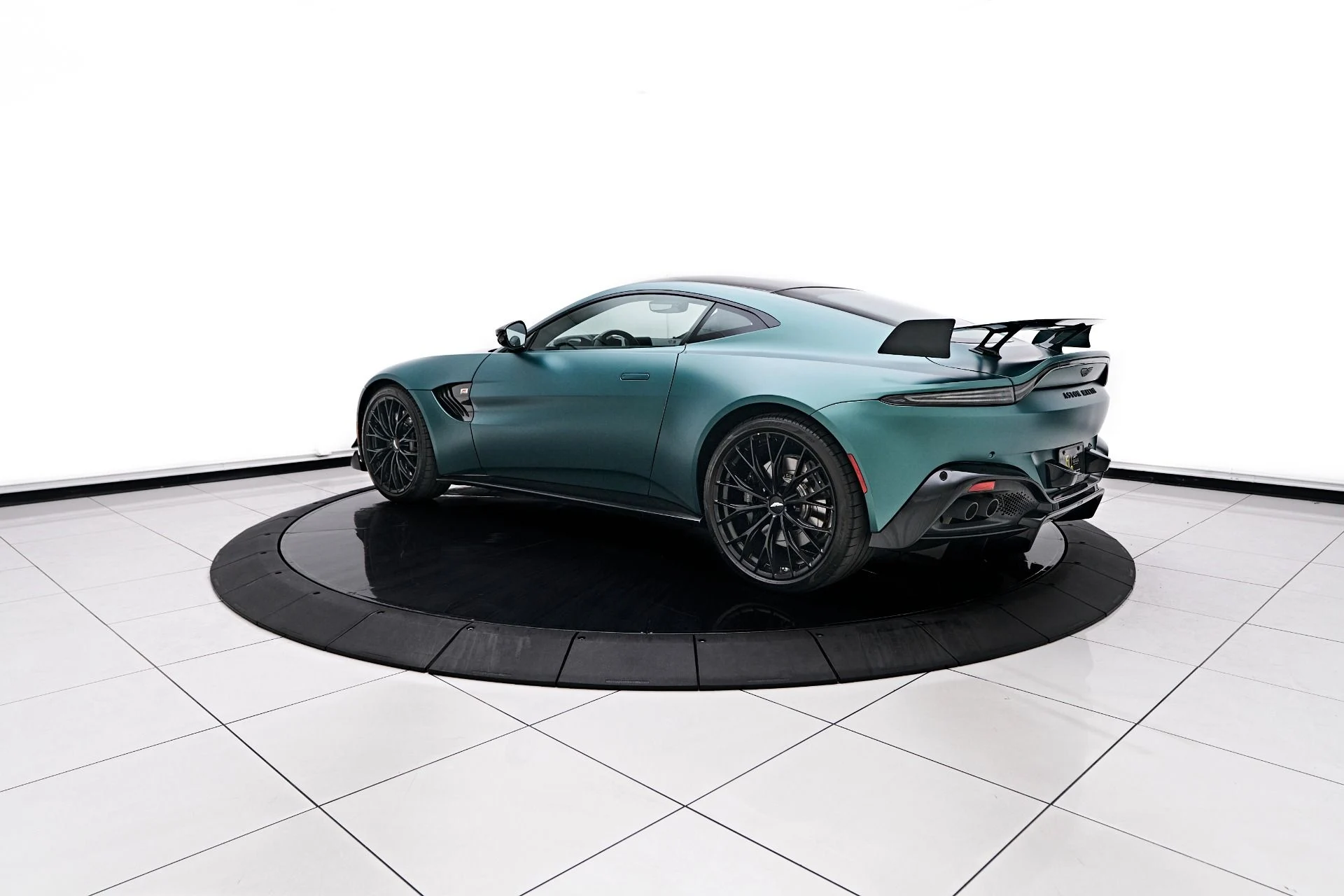 mph015_1018783487_Used_2023_Aston_Martin_Vantage_F1_Edition_1755655612_b1d393ec26