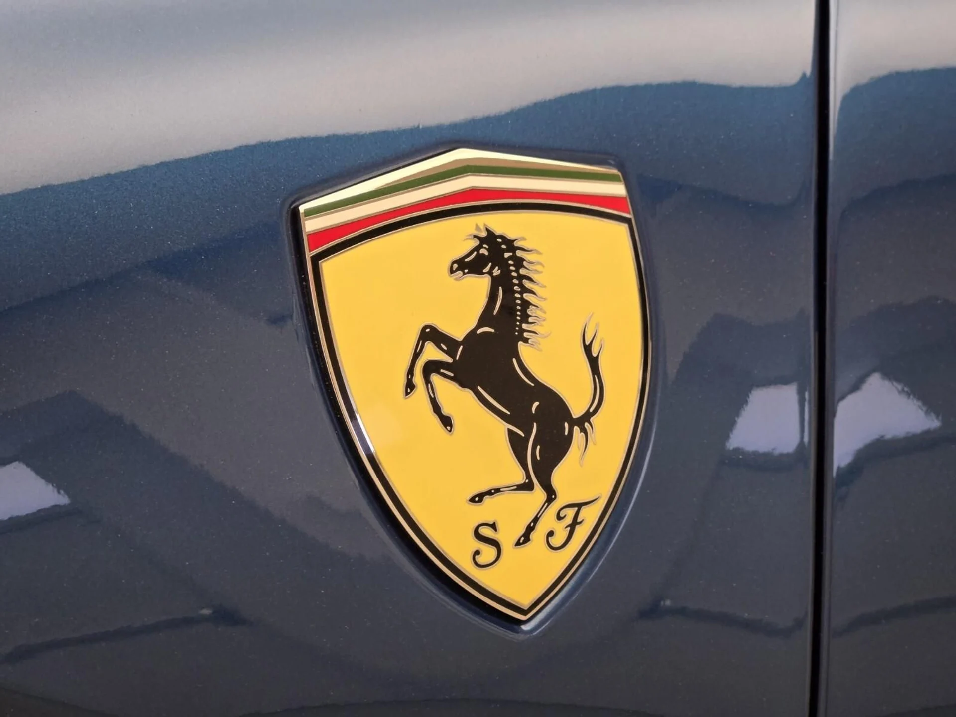 mph015_1019355314_Used_2021_Ferrari_F8_Spider_1754981867_f4eb3554d3