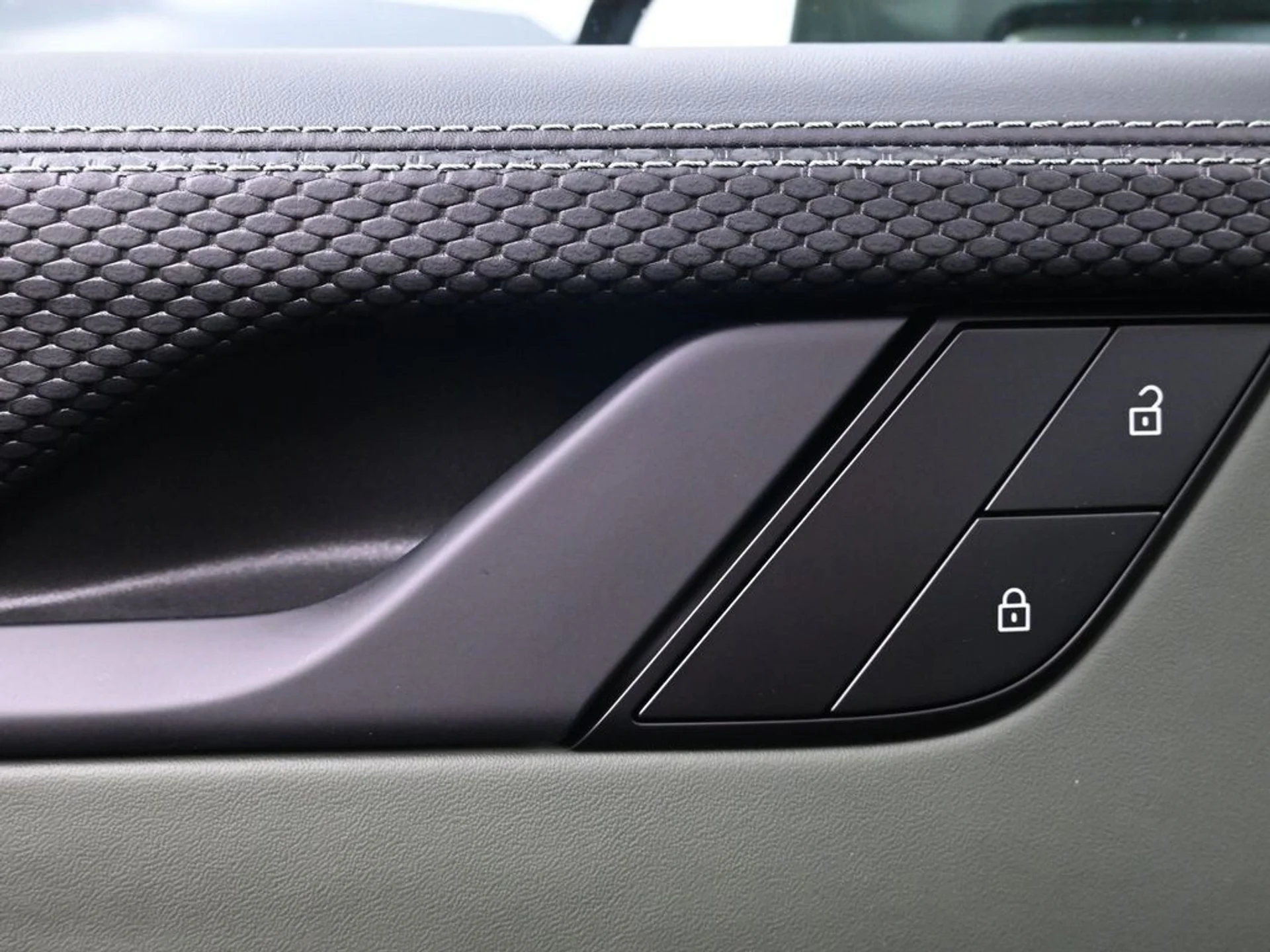 mph015_102239598_30729e3b14693224eb3077977356cbd6x_a22b01ee87