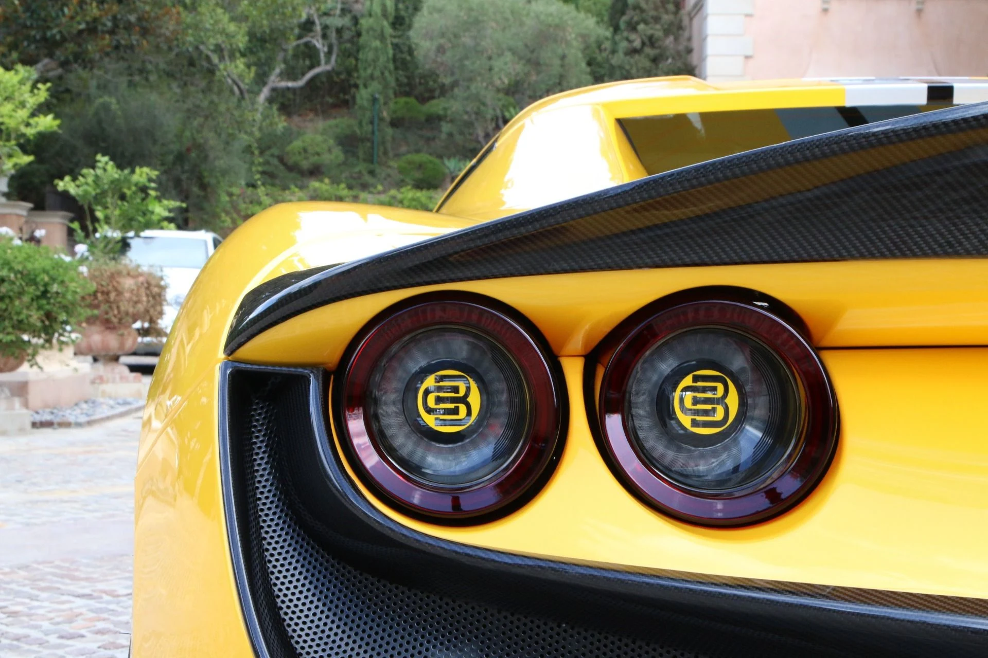mph015_1025428884_Used_2021_Ferrari_F8_Spider_1759268236_c01d0e6536