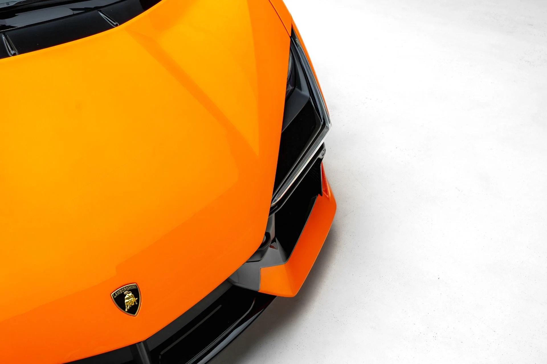 mph015_1026041327_Used_2024_Lamborghini_Revuelto_1781129539_95f7ec6271