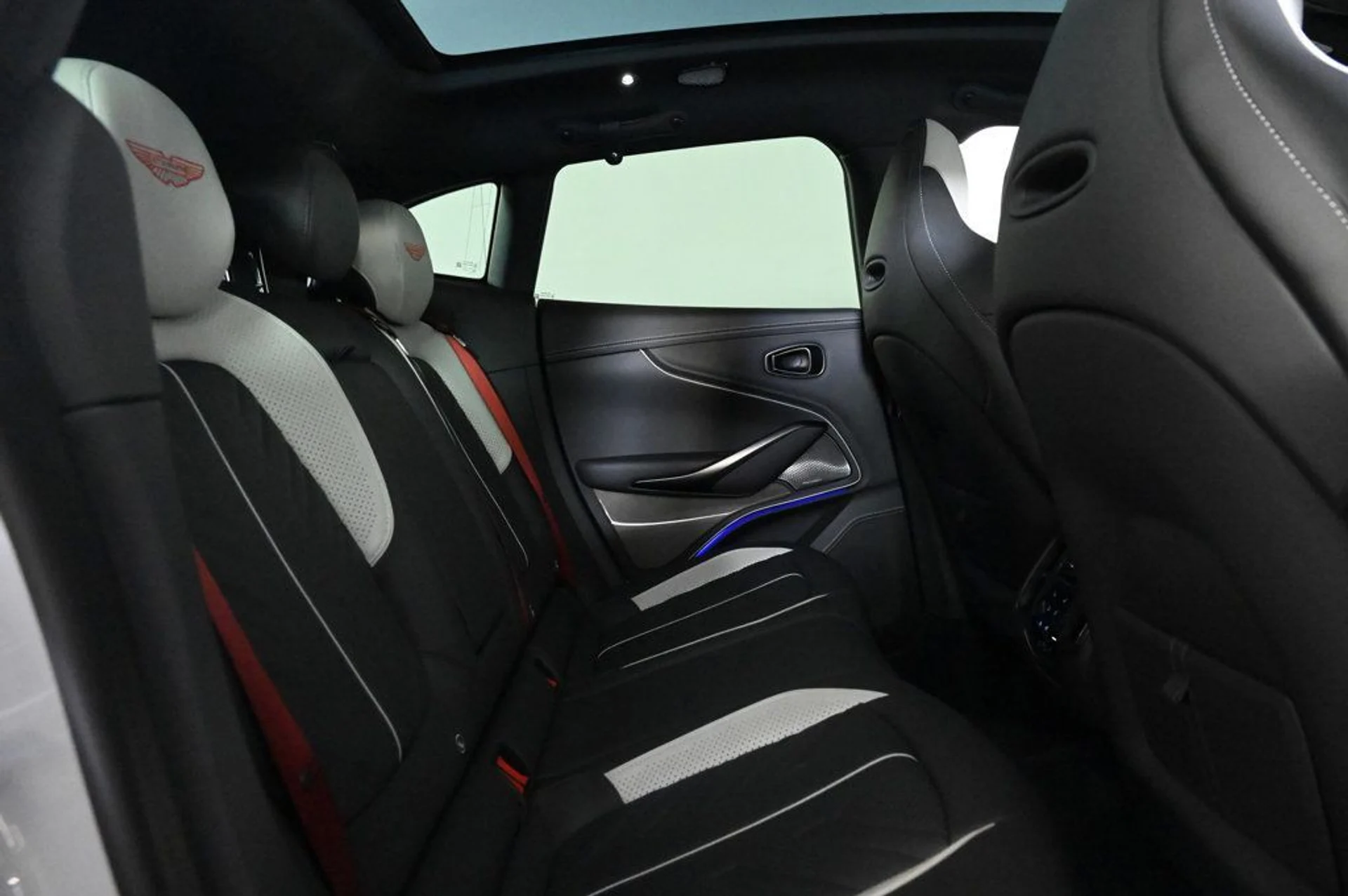 mph015_1026218232_new_2026_aston_martin_dbx_sawd_11350_23000820_16_1024_969e11313e