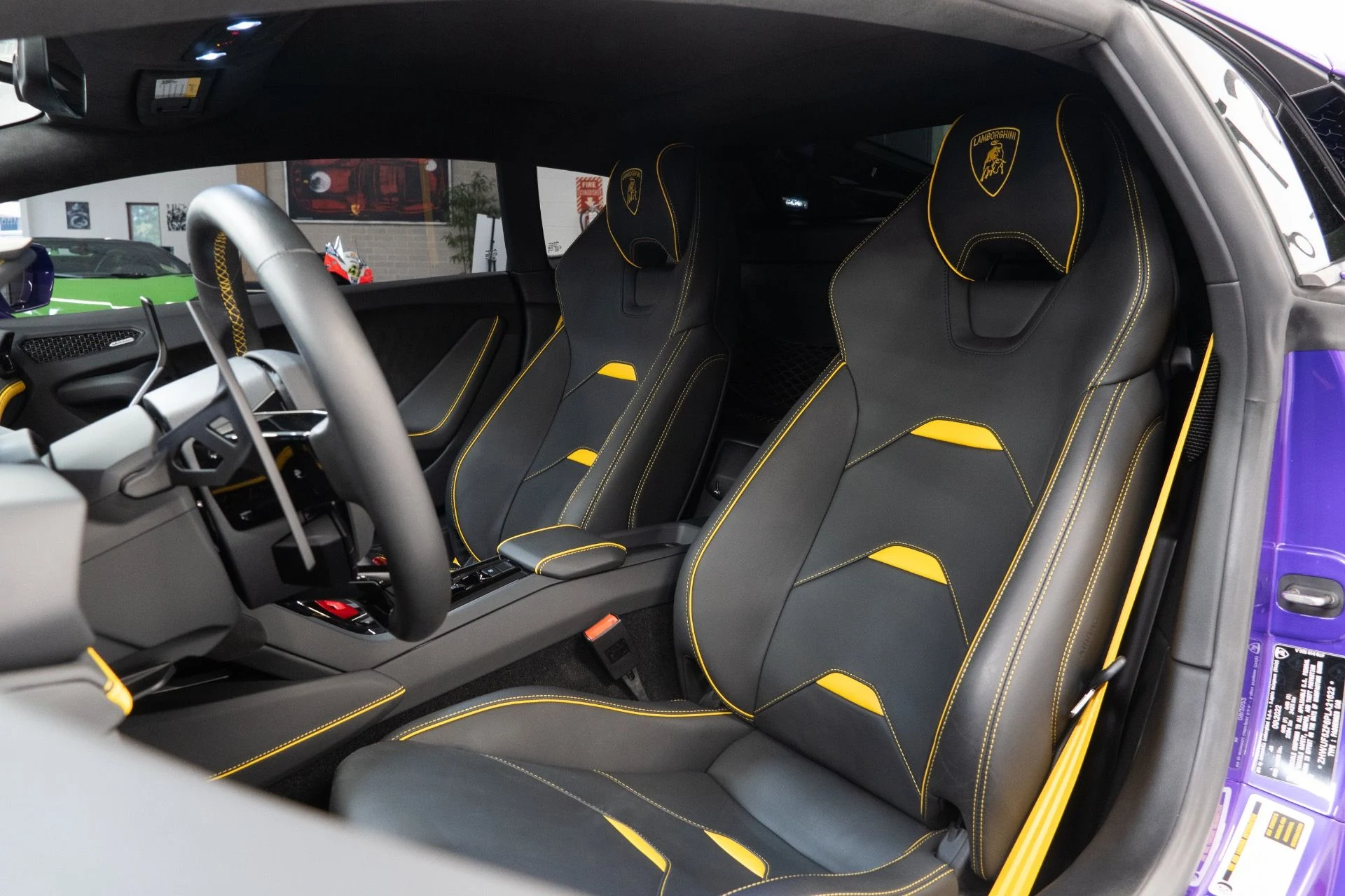 mph015_1028801387_Used_2023_Lamborghini_Huracan_EVO_1759348763_dec595a0ac
