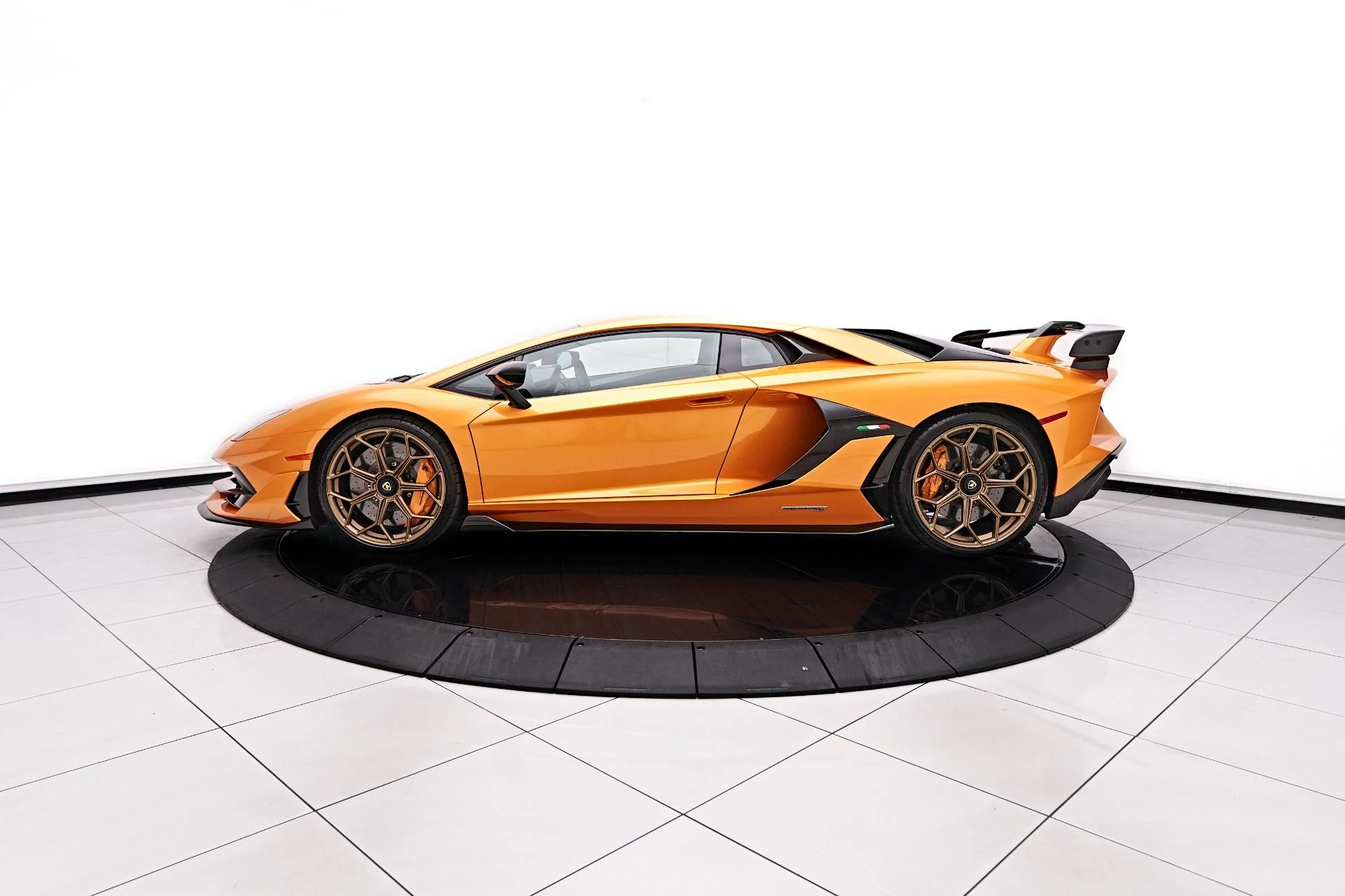 mph015_1030037764_Used_2021_Lamborghini_Aventador_SVJ_Base_1755224573_c80f652b7c