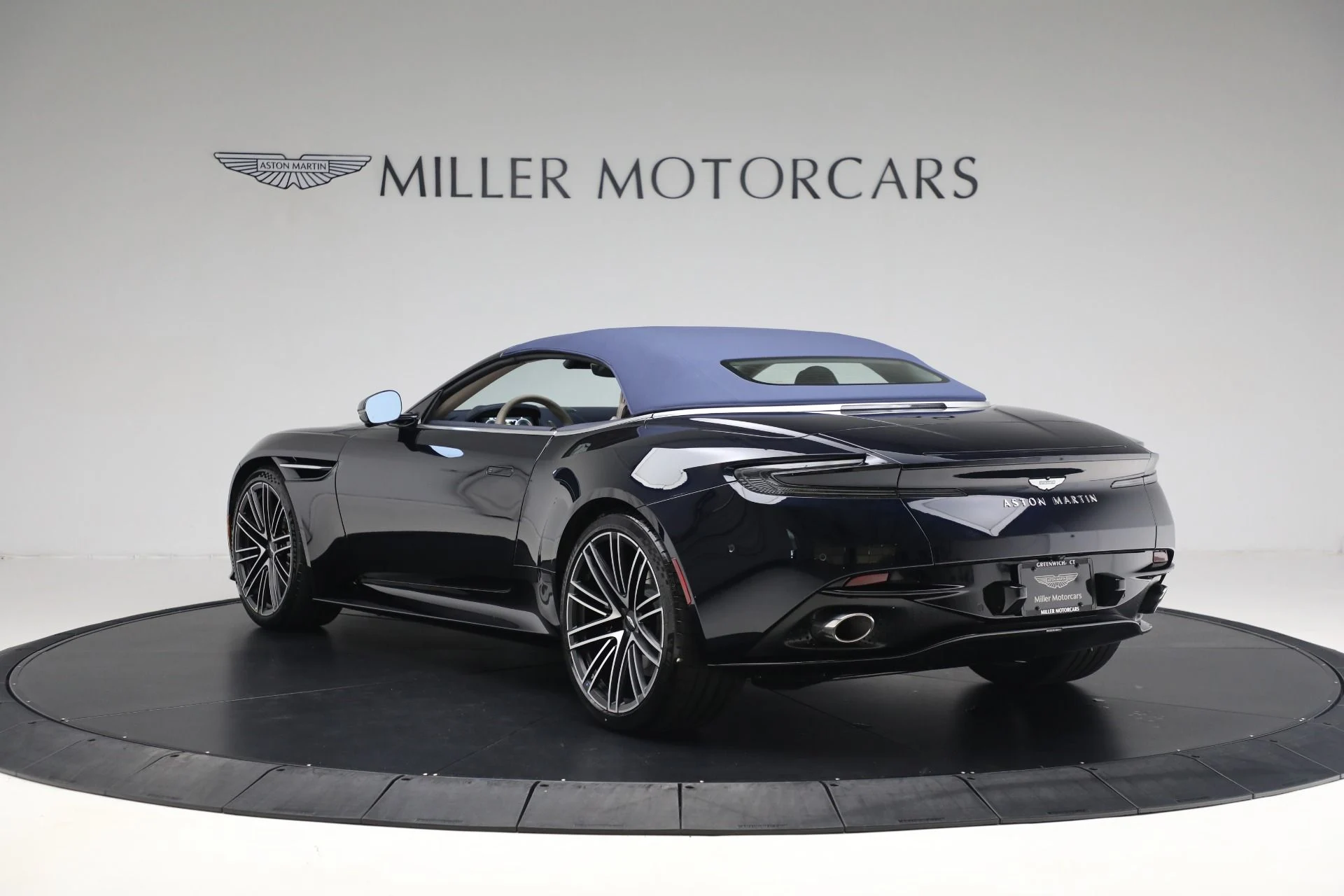 mph015_1031806062_New_2025_Aston_Martin_DB_12_Volante_c695c7295c