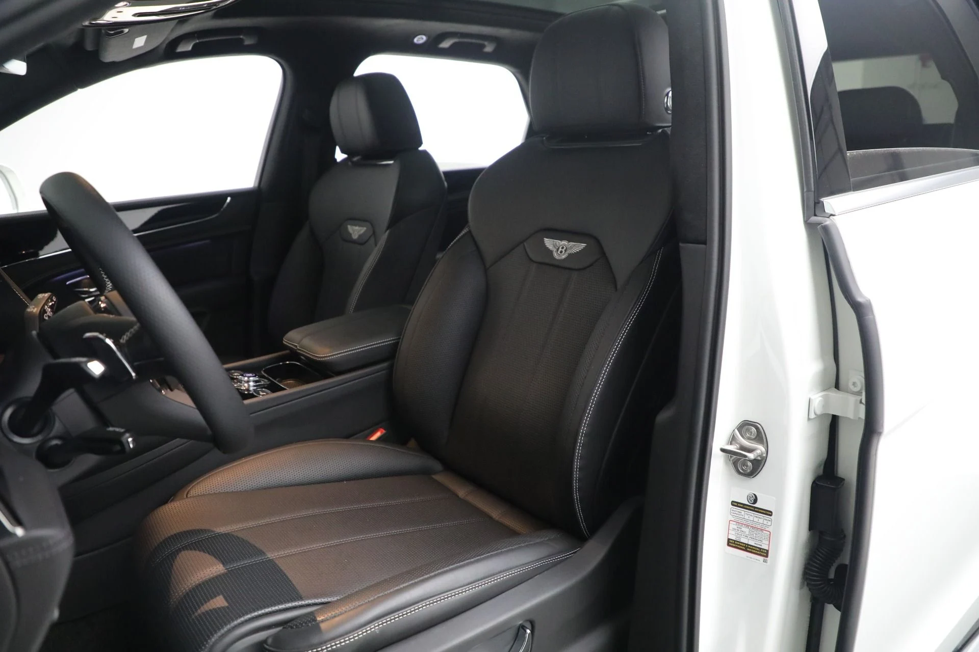 mph015_1036764936_Used_2023_Bentley_Bentayga_V8_ceec0ba6e3