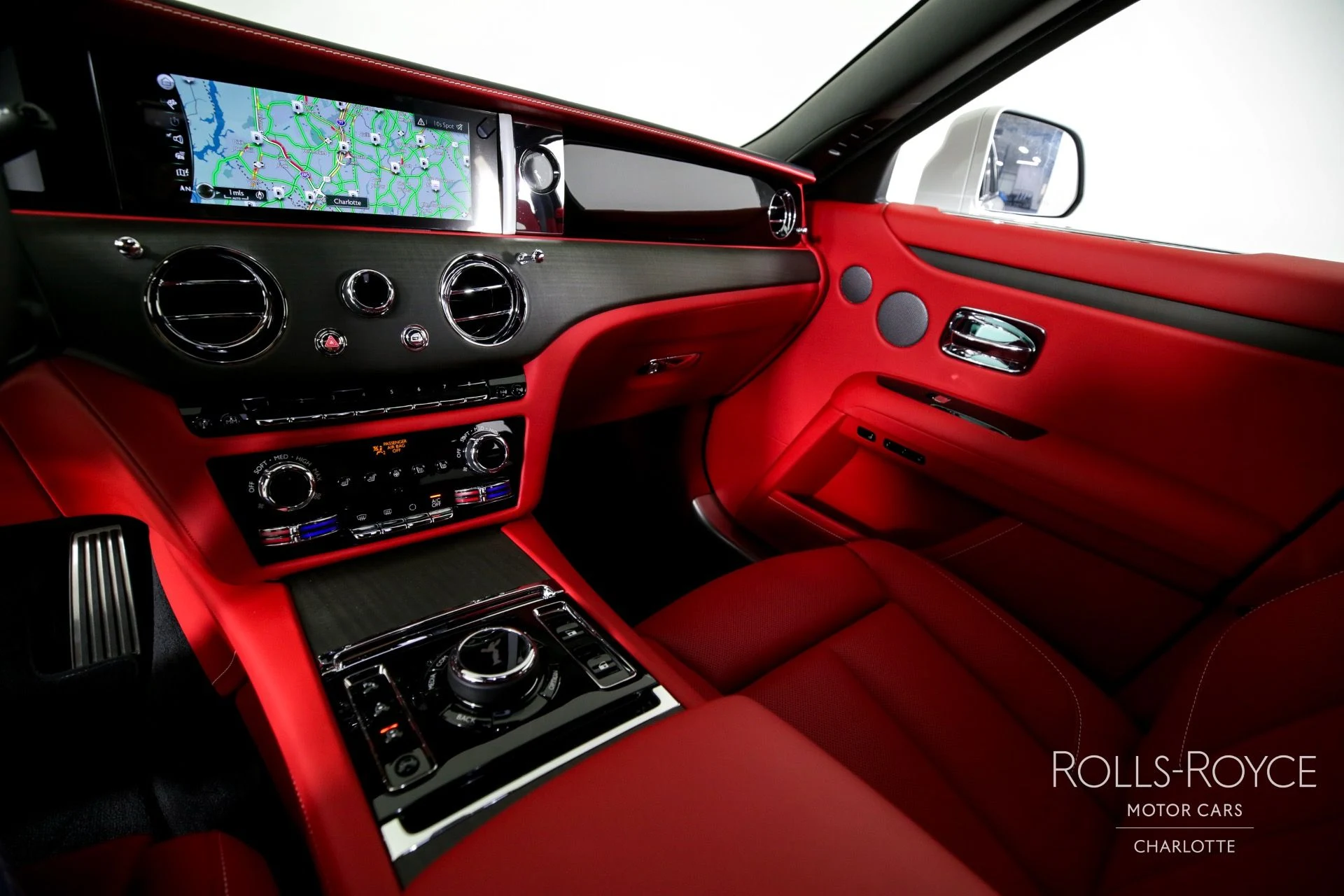 mph015_1037993088_Used_2024_Rolls_Royce_Ghost_1723672329_fdafb55a8a
