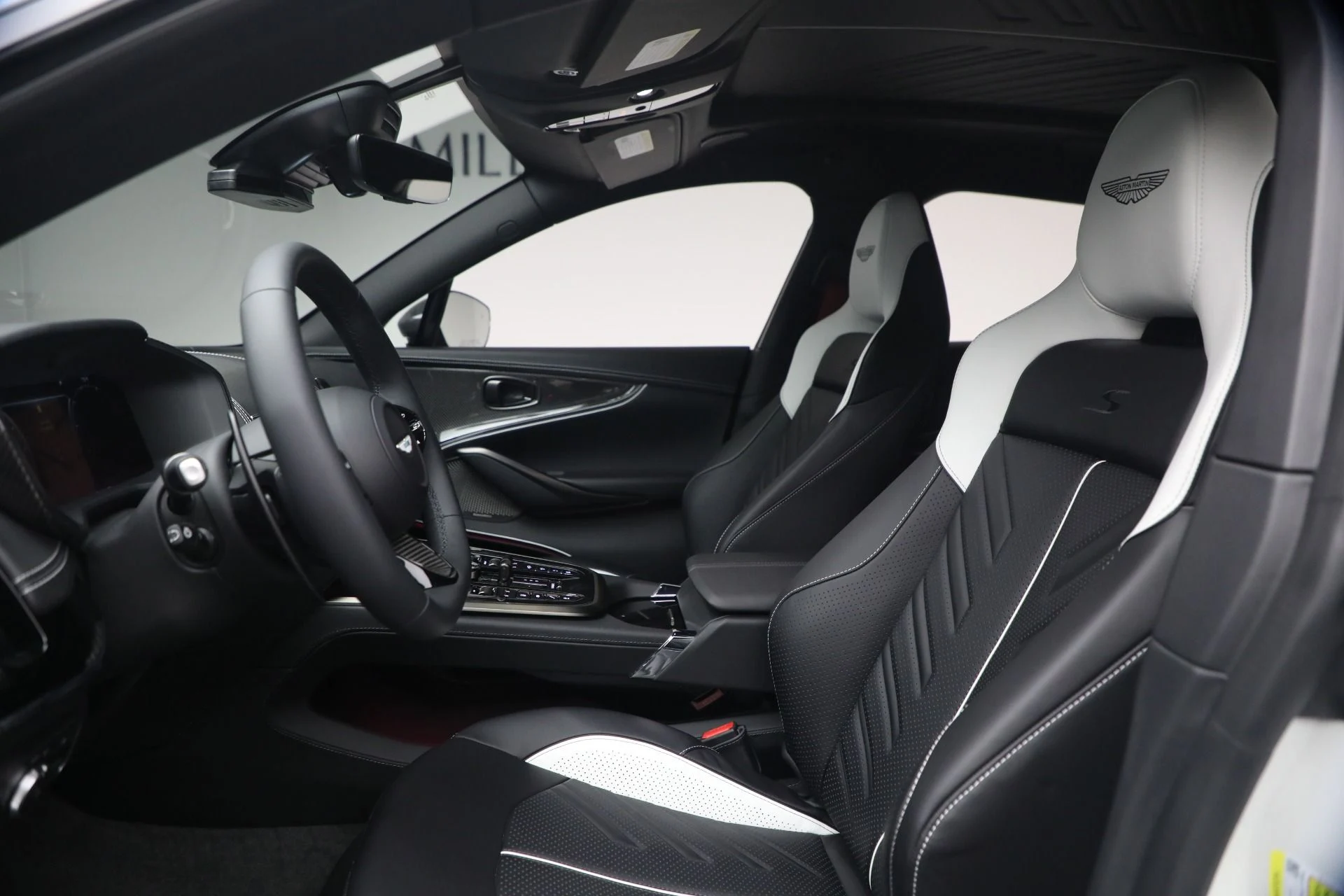 mph015_1039025210_New_2026_Aston_Martin_DBX_S_1779888036_90e397f679