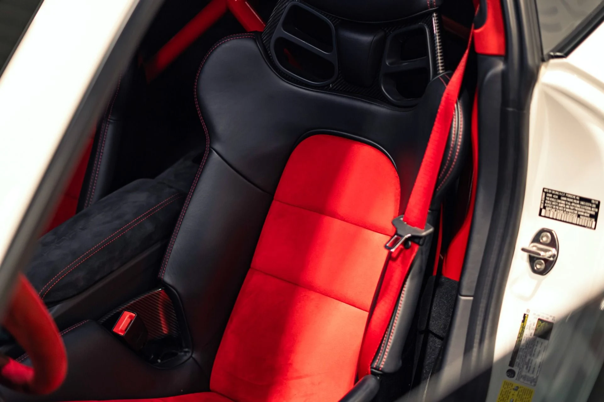 mph015_1048831977_Used_2018_Porsche_911_GT_2_RS_1777474085_ed755095d6