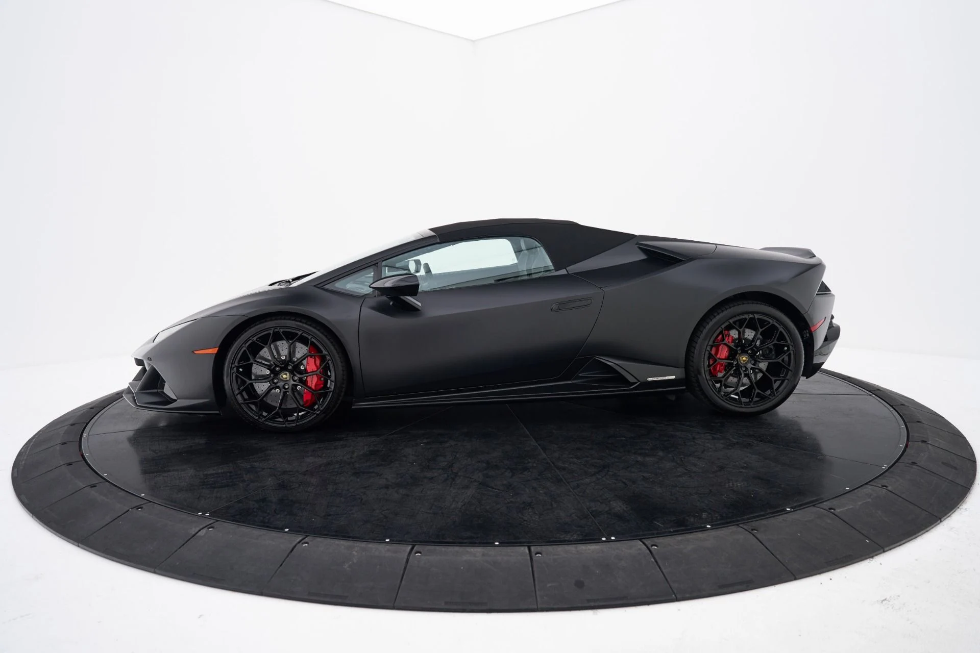 mph015_1055801600_Used_2022_Lamborghini_Huracan_EVO_Base_1792542181_c4002b1056