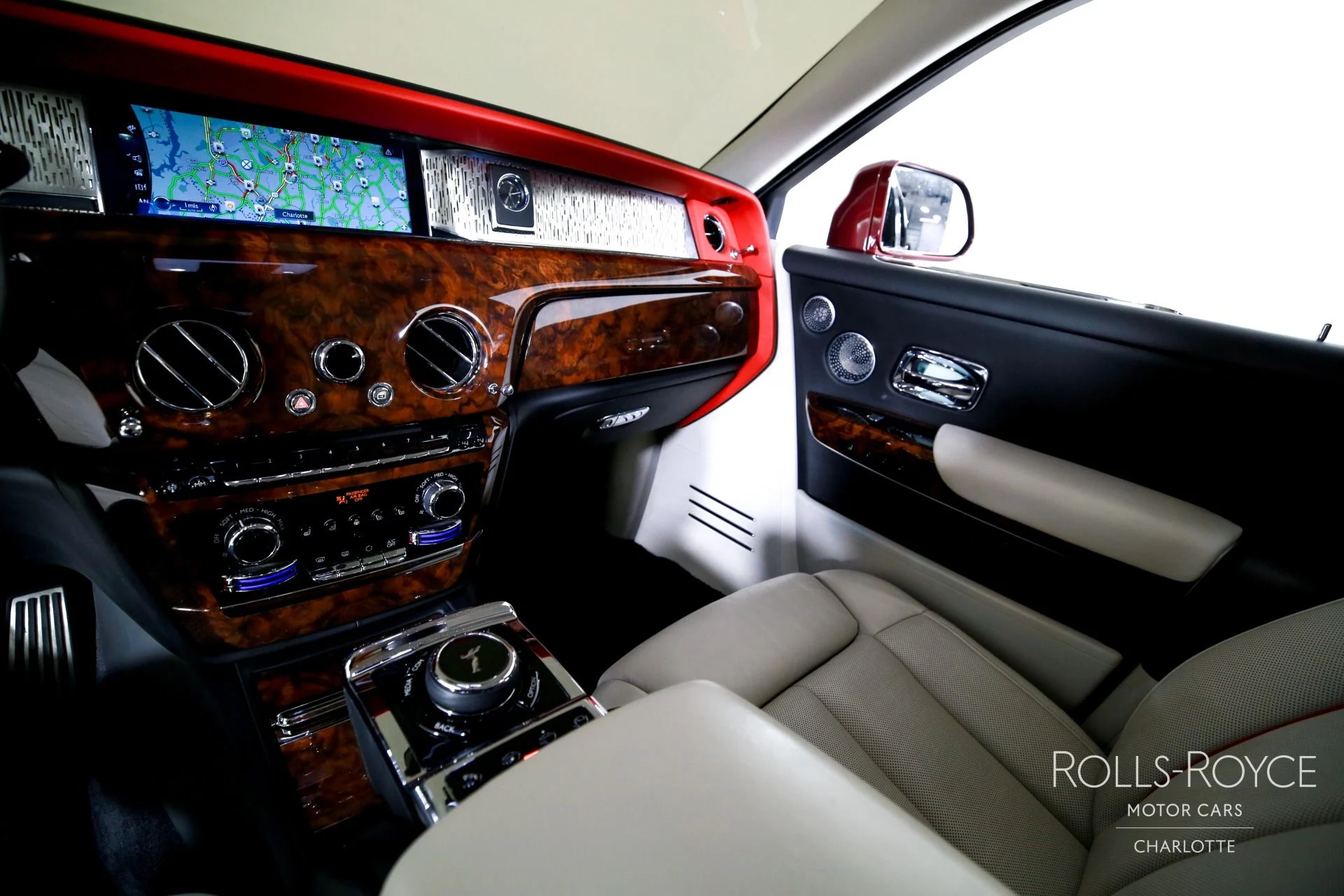mph015_1055817799_Used_2019_Rolls_Royce_Phantom_1786657076_97441da3ba