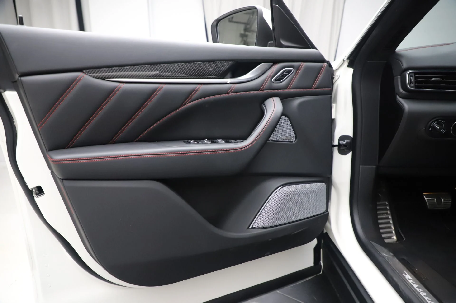 mph015_1056075101_Used_2019_Maserati_Levante_Trofeo_1783628754_a355b4e150