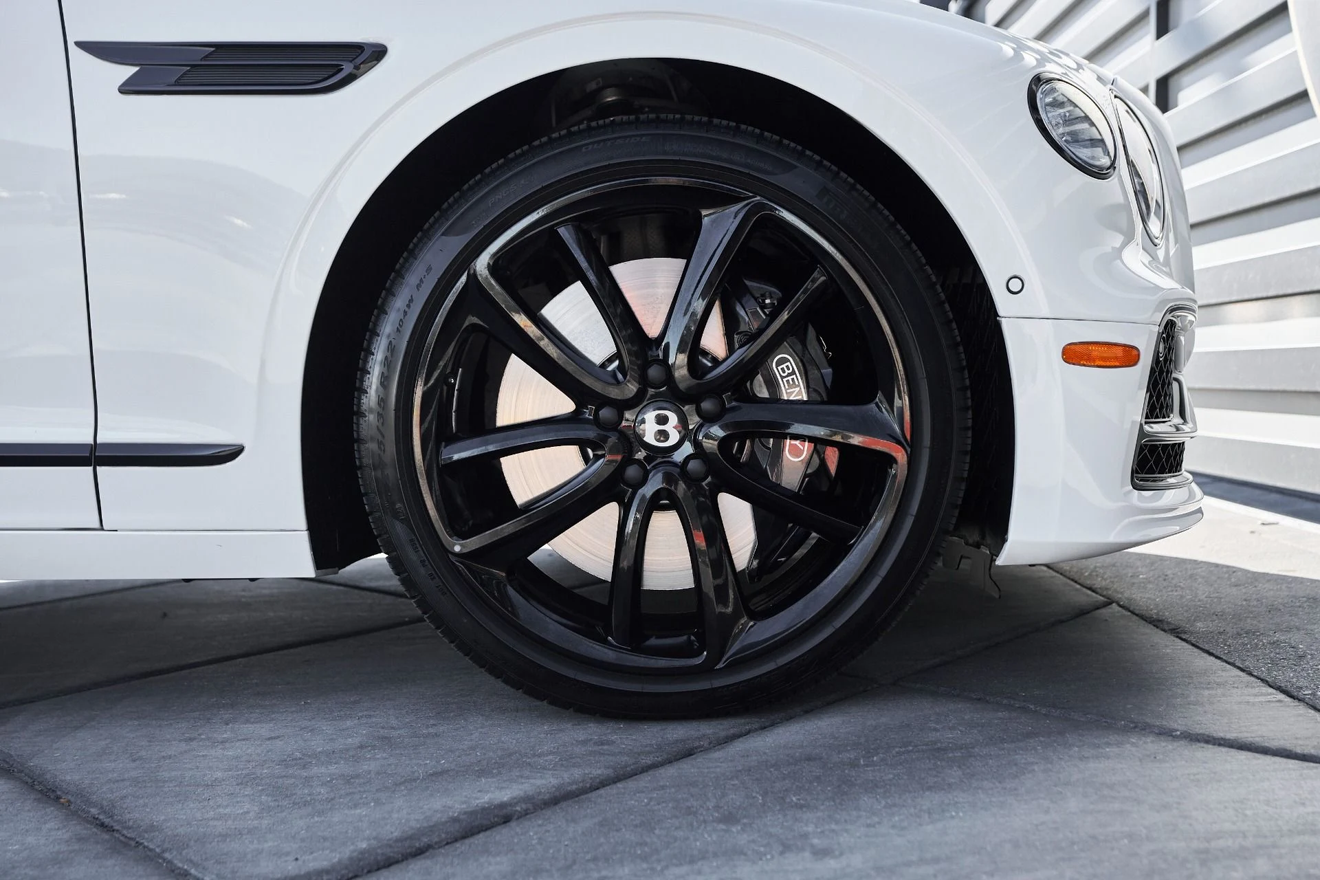 mph015_1057815010_Used_2024_Bentley_Flying_Spur_S_1761779886_48f4a01f08