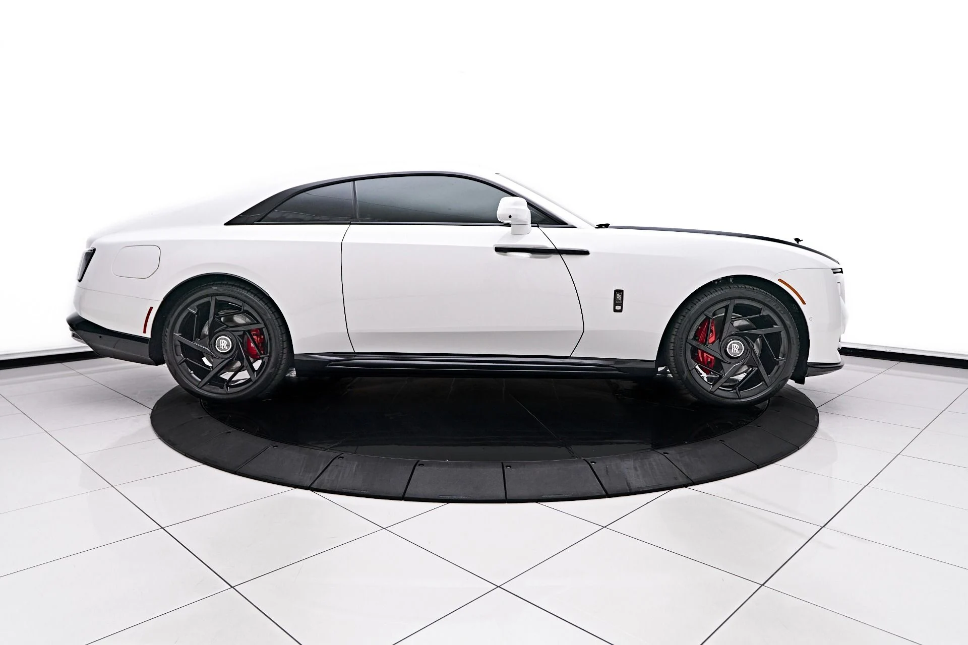 mph015_1060292216_Used_2025_Rolls_Royce_Spectre_Base_1753213338_09532f2952