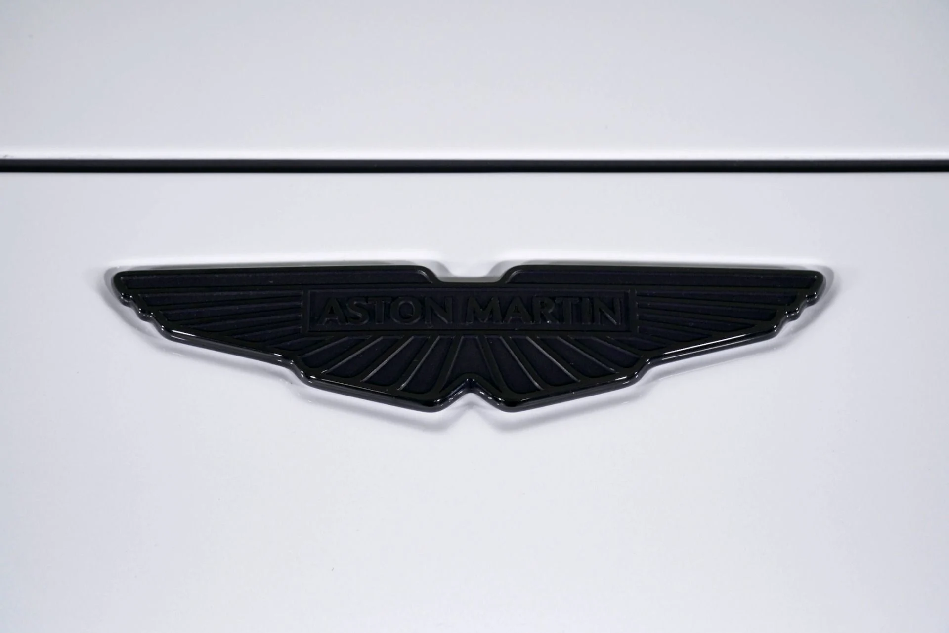 mph015_1063620127_New_2026_Aston_Martin_Vantage_1768443052_41796fa795