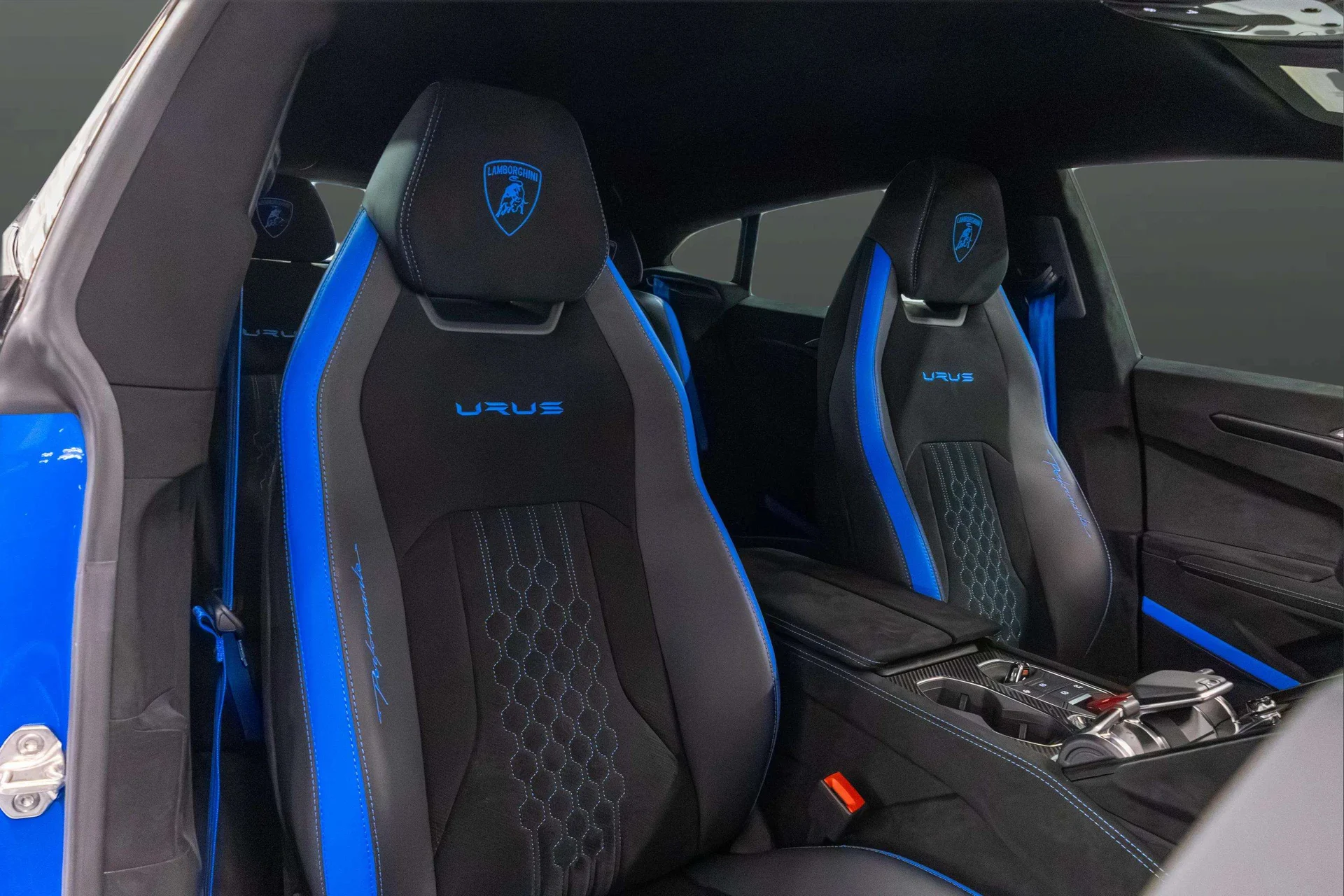 mph015_1067206340_54b3d059_c086_444a_a4fc_468e8058bc10_202420_Lamborghini20_Urus20_Performante2028_ZPBCC_3_ZL_4_RLA_3399429_16_da73474ed5
