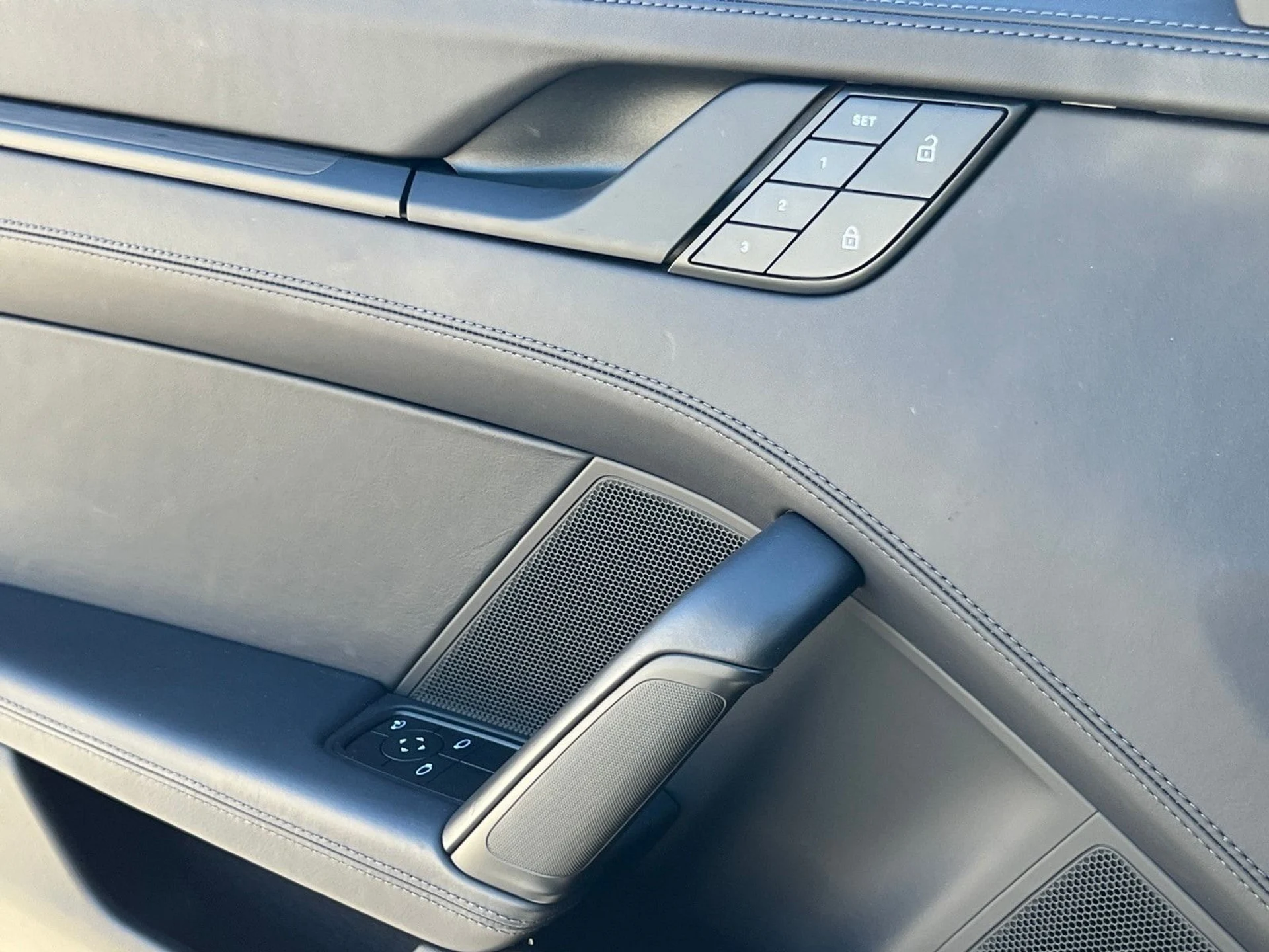 mph015_1071858635_c38b35f34a66aa2f99b6e34311609e24x_4dde59a7a6