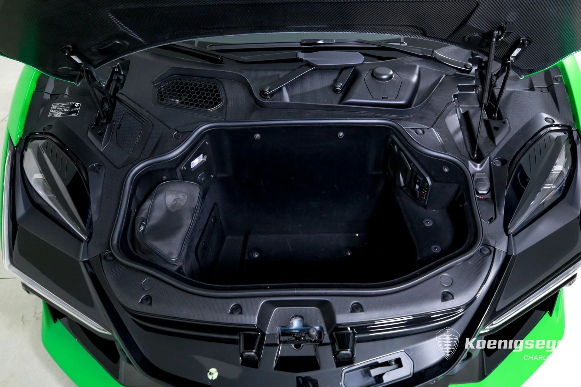 mph015_1076135343_Used_2024_Lamborghini_Revuelto_1774640999_94c9254ef3