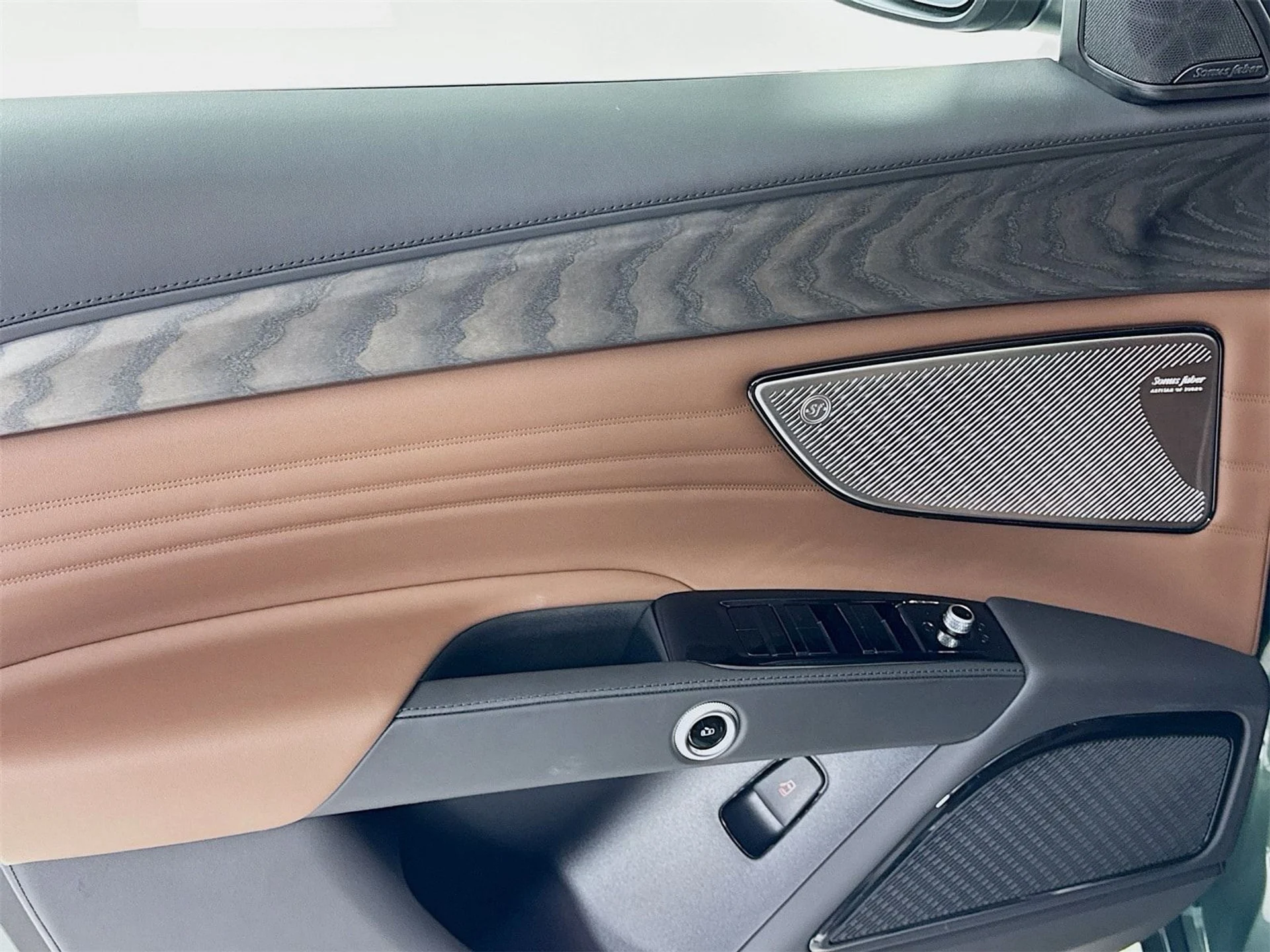 mph015_107716447_48d566dccd0a84c7514d11e4f57811fex_d31fb41fa0