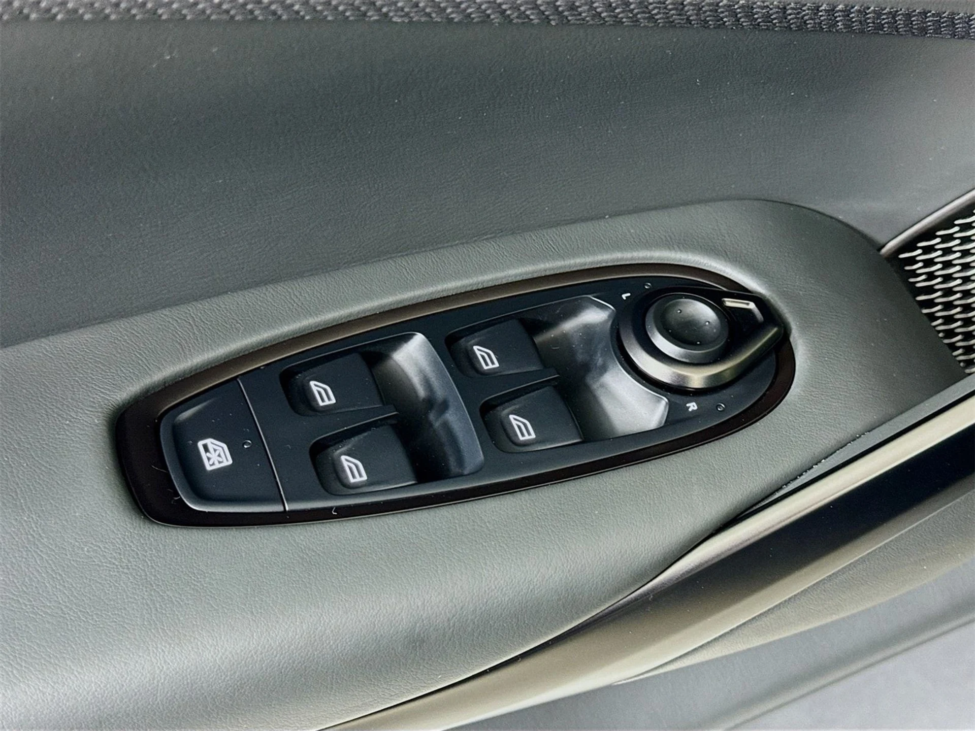 mph015_1084379871_3b81306f03e9d885d60da09491de56a2x_45304211c0