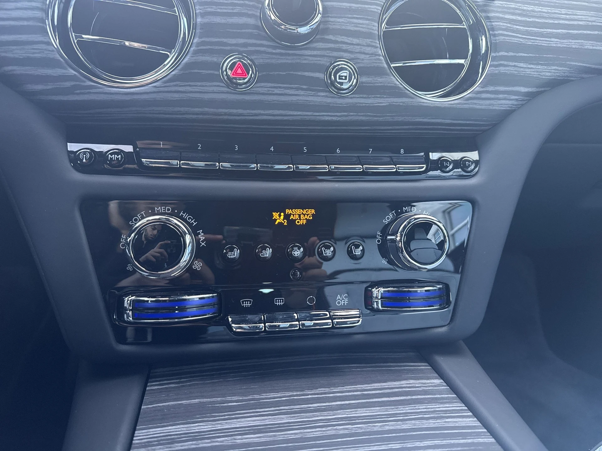 mph015_1086951699_98fca27ec9157d67042bc19d06171100x_beb9eac100