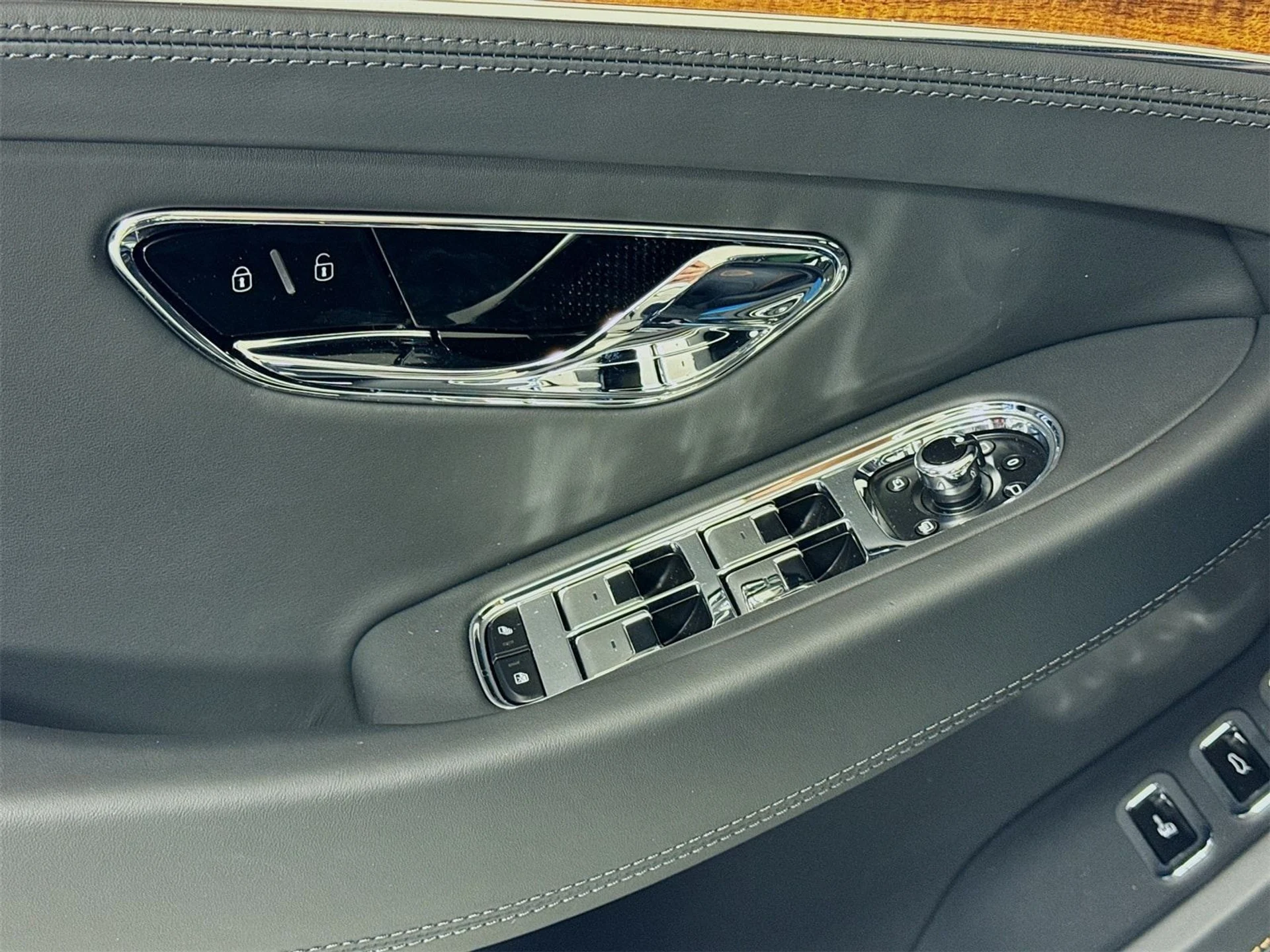 mph015_1087175541_e5d79dfdf12a03a4e2c3691e3963a2a5x_e25e23e5a9