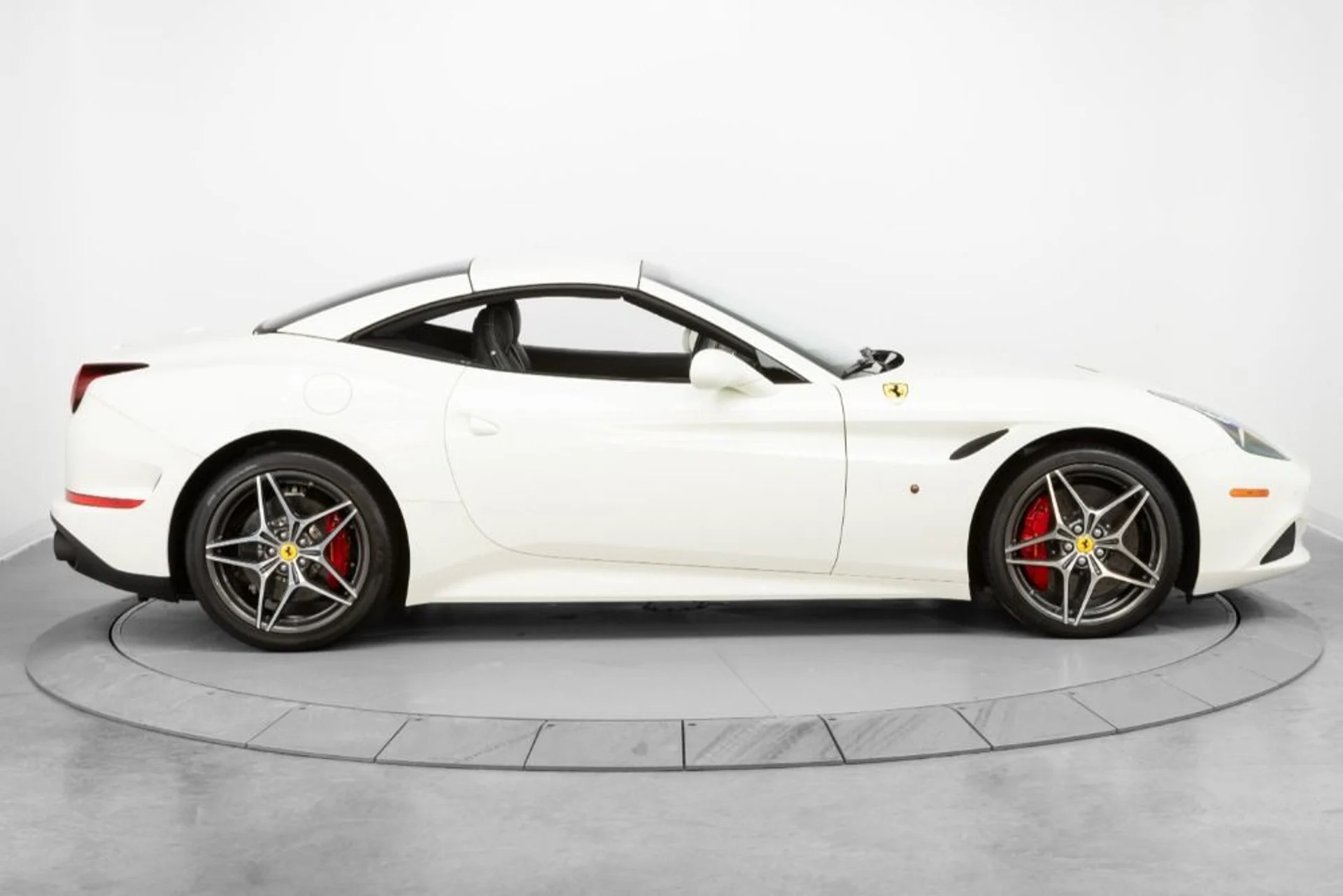 mph015_108880358_Used_2016_Ferrari_California_T_1851cea5c8