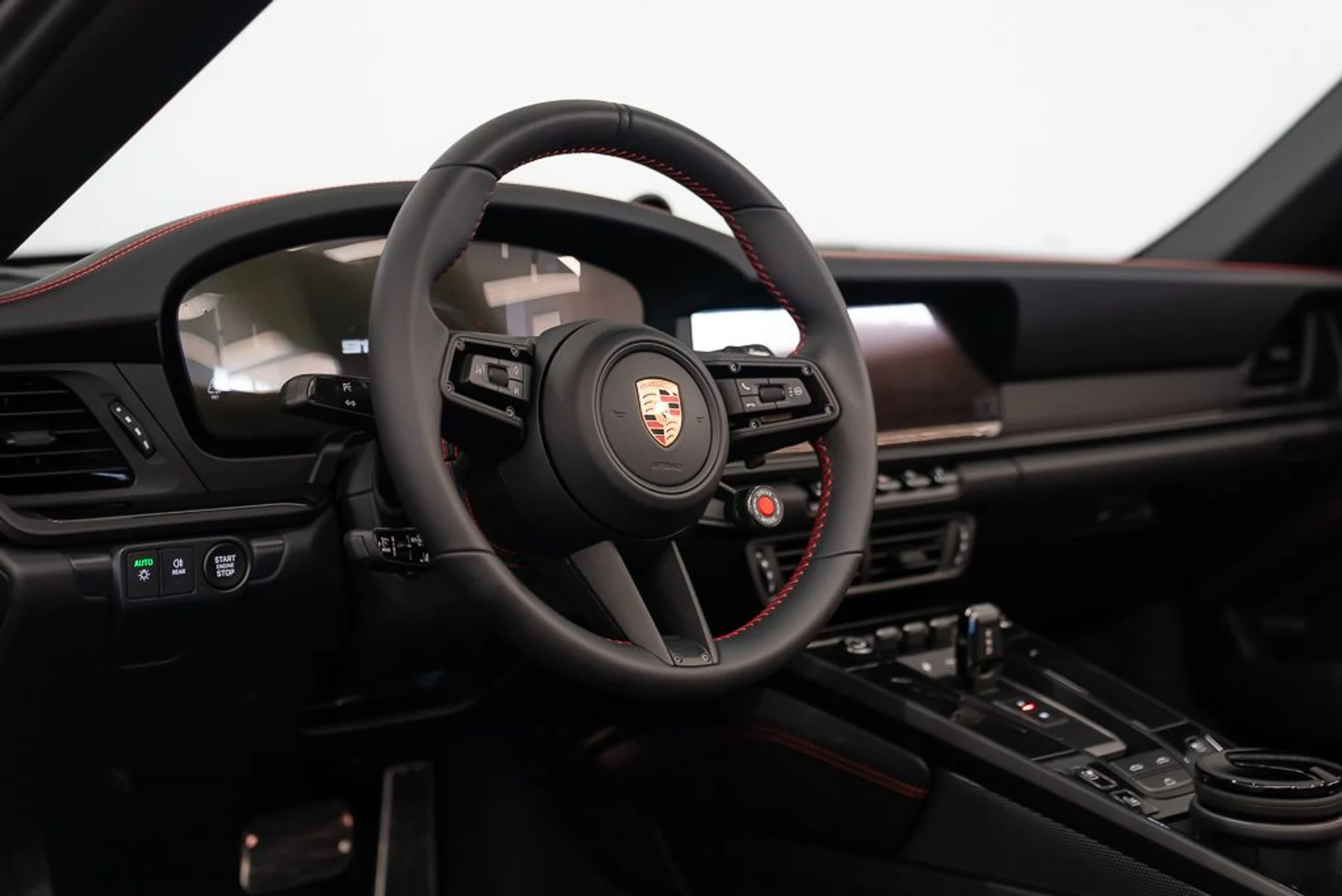 mph015_1089558741_porsche_911_2025_jpg_v_1775165756_ad0892c70a