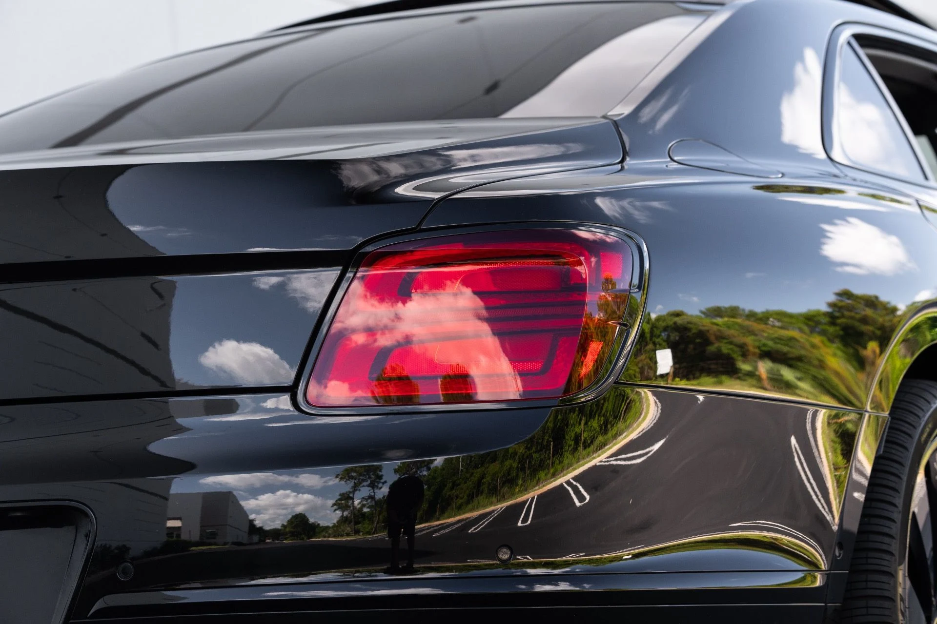 mph015_10995883_Used_2023_Bentley_Flying_Spur_S_V8_1778782784_1ddb38cad3