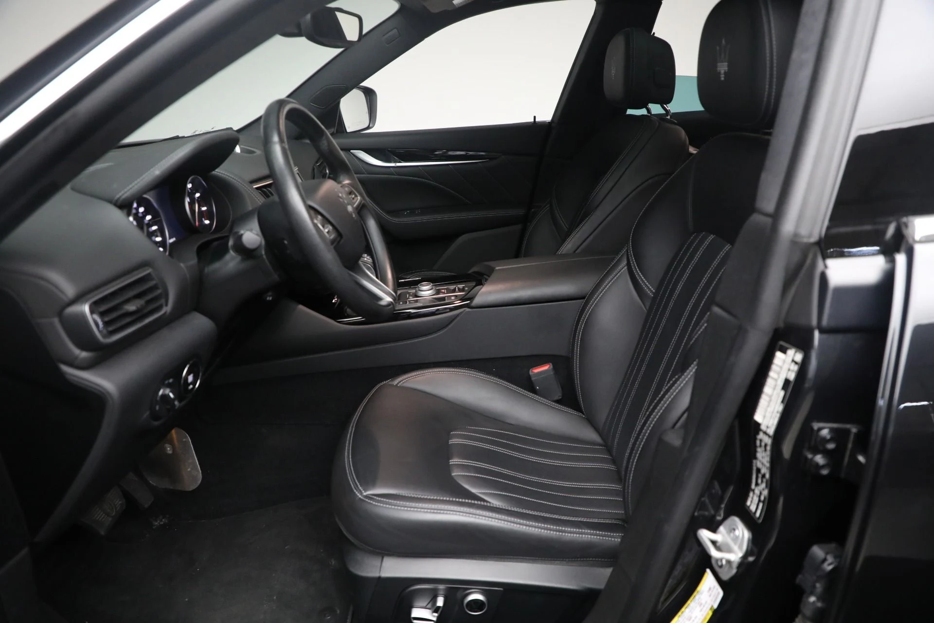 mph015_1100544134_Used_2022_Maserati_Levante_GT_1762792988_cb00c2a36b