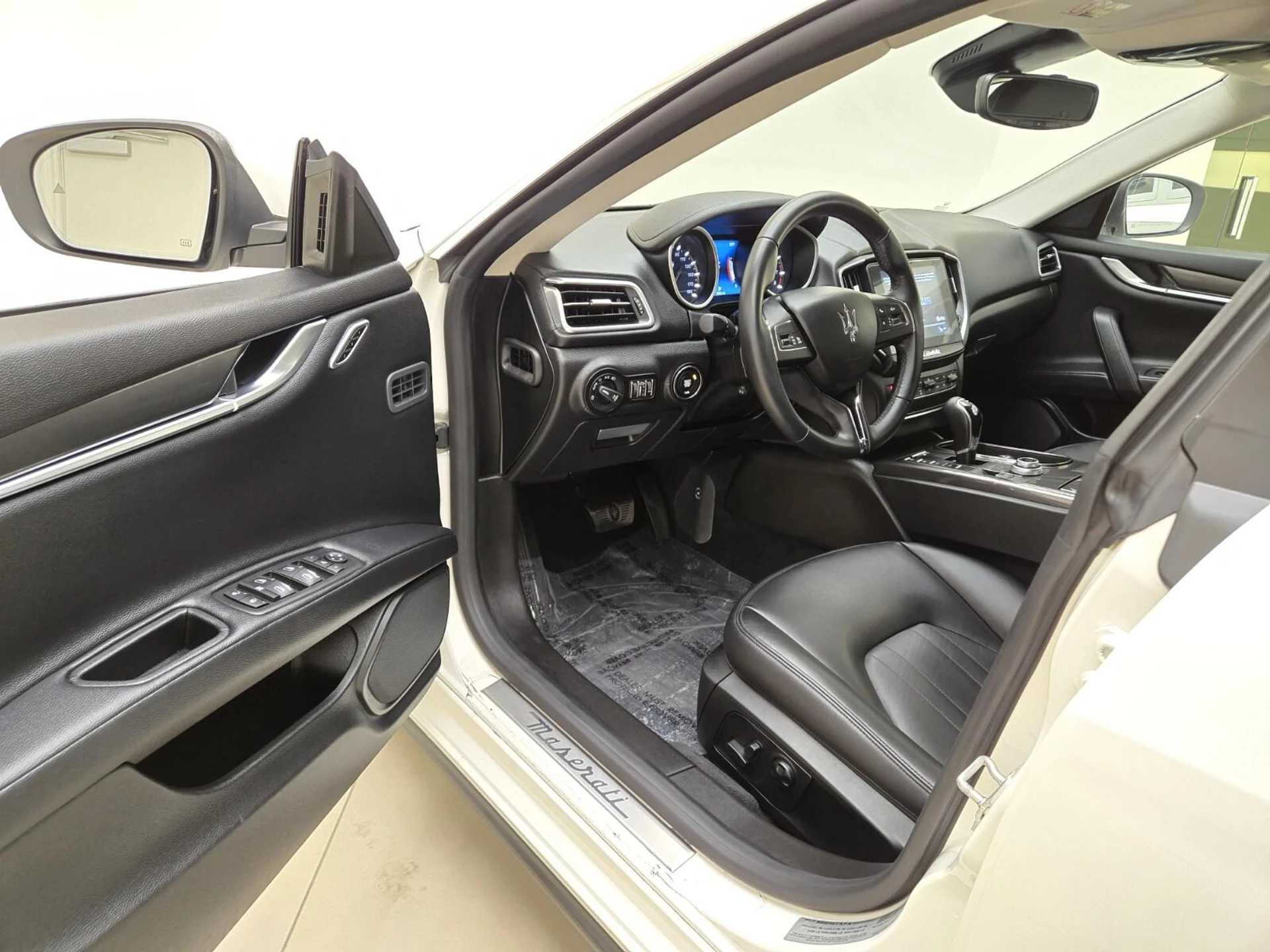 mph015_1106506674_Used_2018_Maserati_Ghibli_1763108817_611b50c705