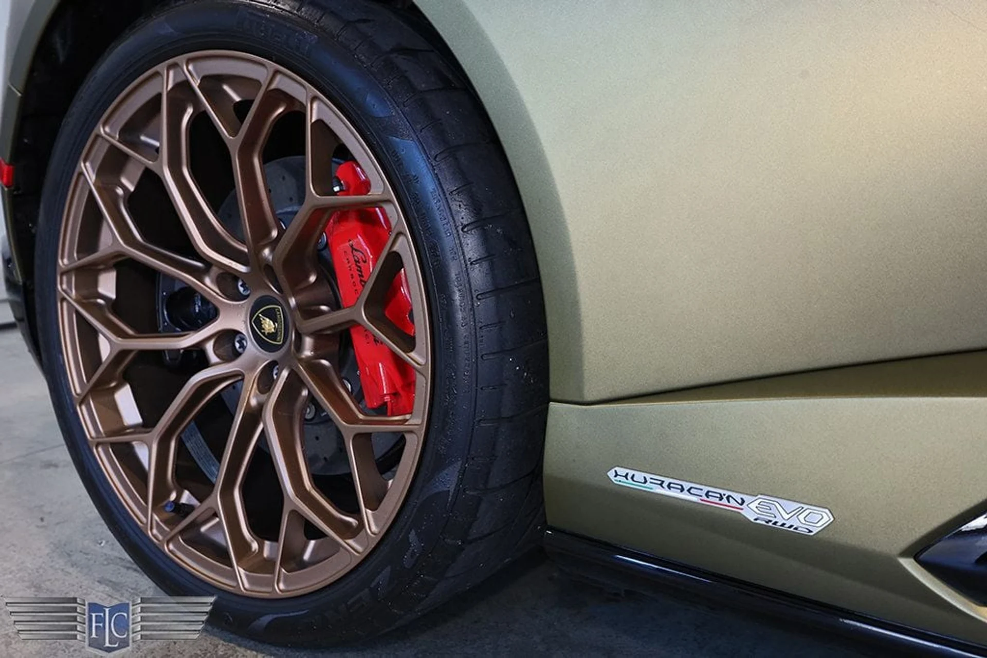 mph015_1108685806_used_2022_lamborghini_huracan_evo_spyderrwd_9689_22989823_16_1024_5ce24b9c66